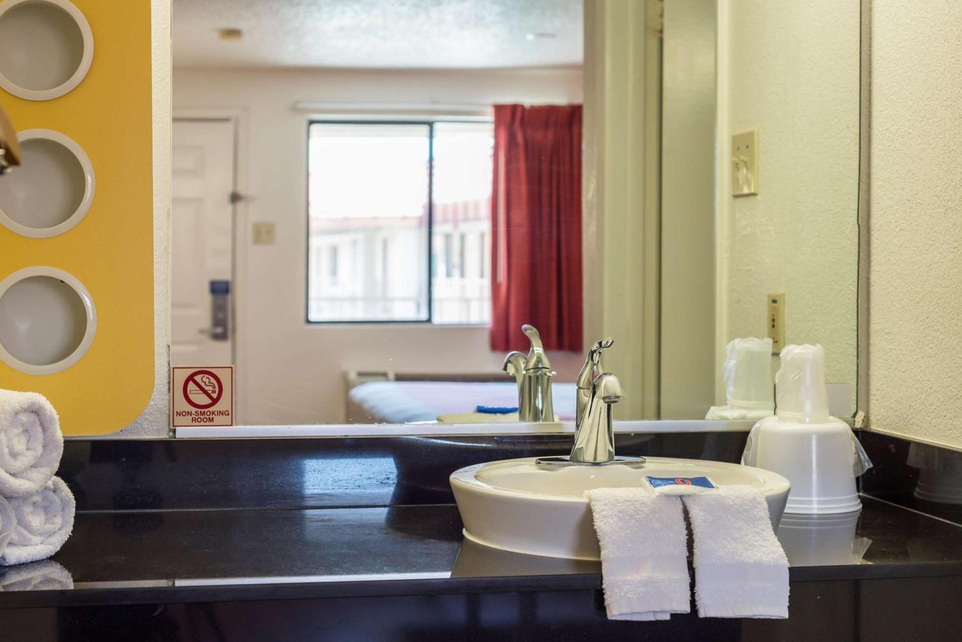 Motel 6-Mesquite, TX - Rodeo - Convention Ctr photo 14