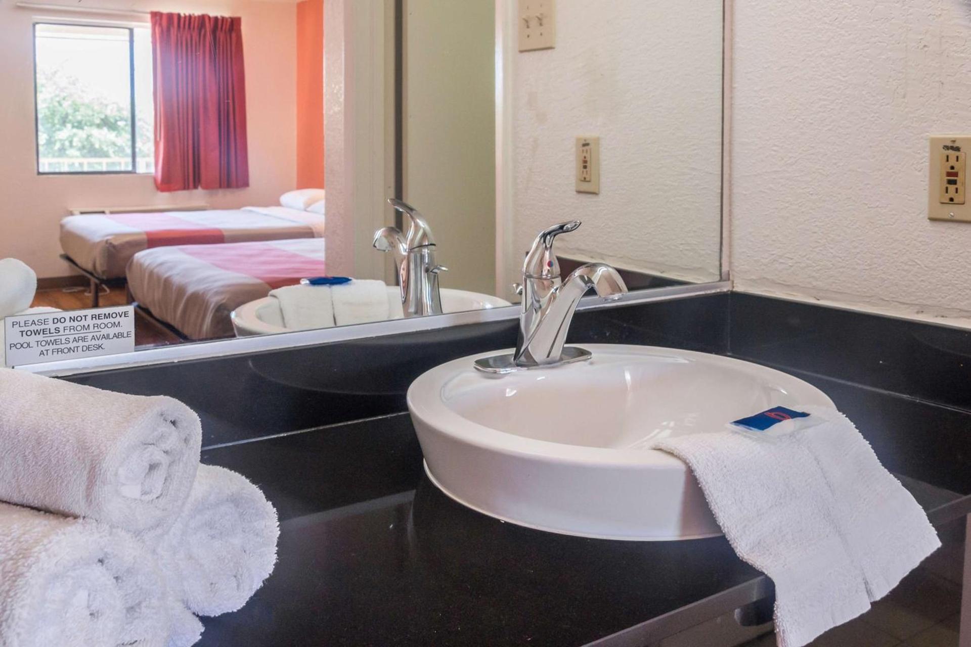 Motel 6-Mesquite, TX - Rodeo - Convention Ctr photo 17