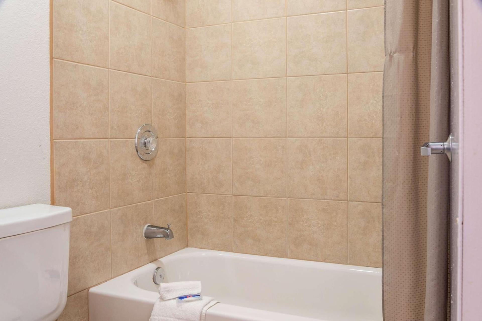 Motel 6-Mesquite, TX - Rodeo - Convention Ctr photo 18