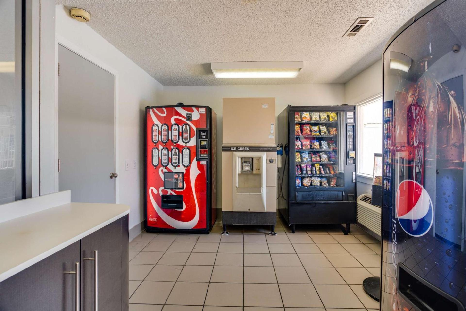 Motel 6-Fayetteville, AR photo 42