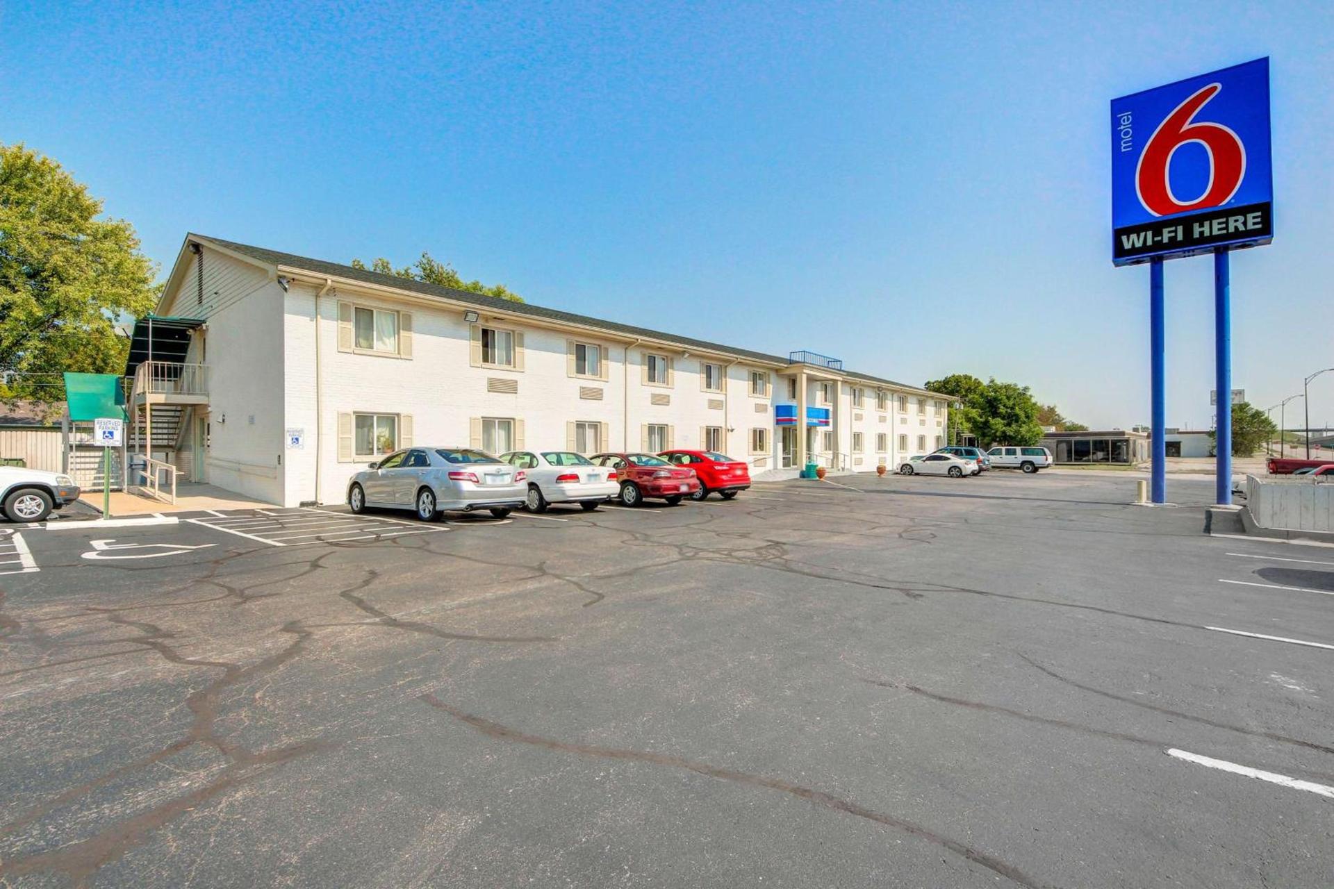 Motel 6-Wichita, KS photo 1