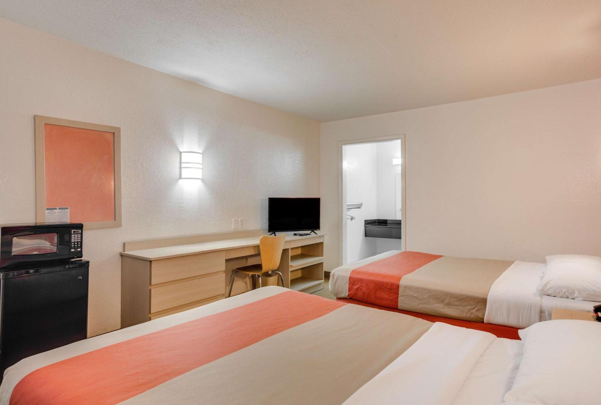 Motel 6-Fayetteville, AR photo 37