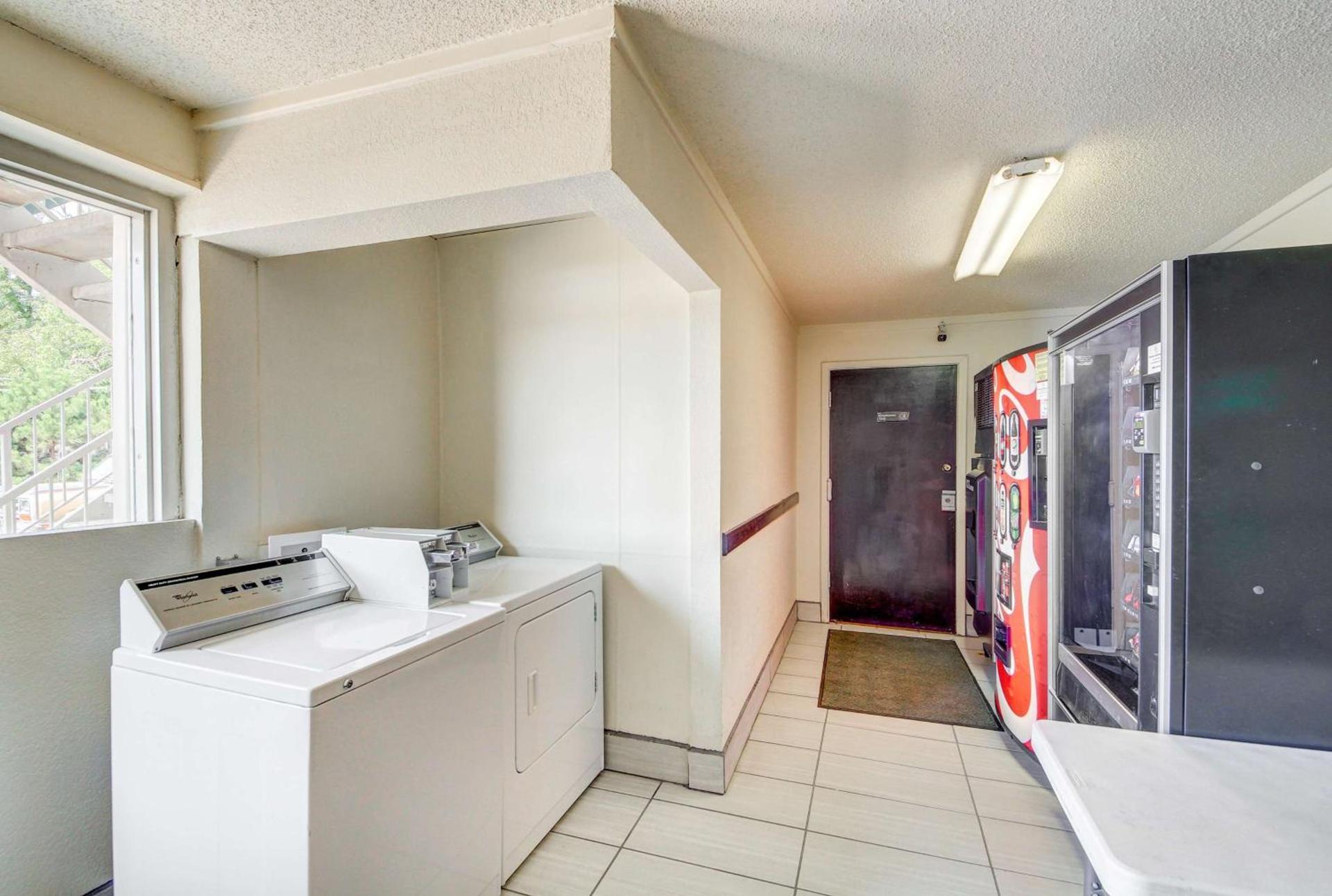 Motel 6-Wichita, KS photo 17