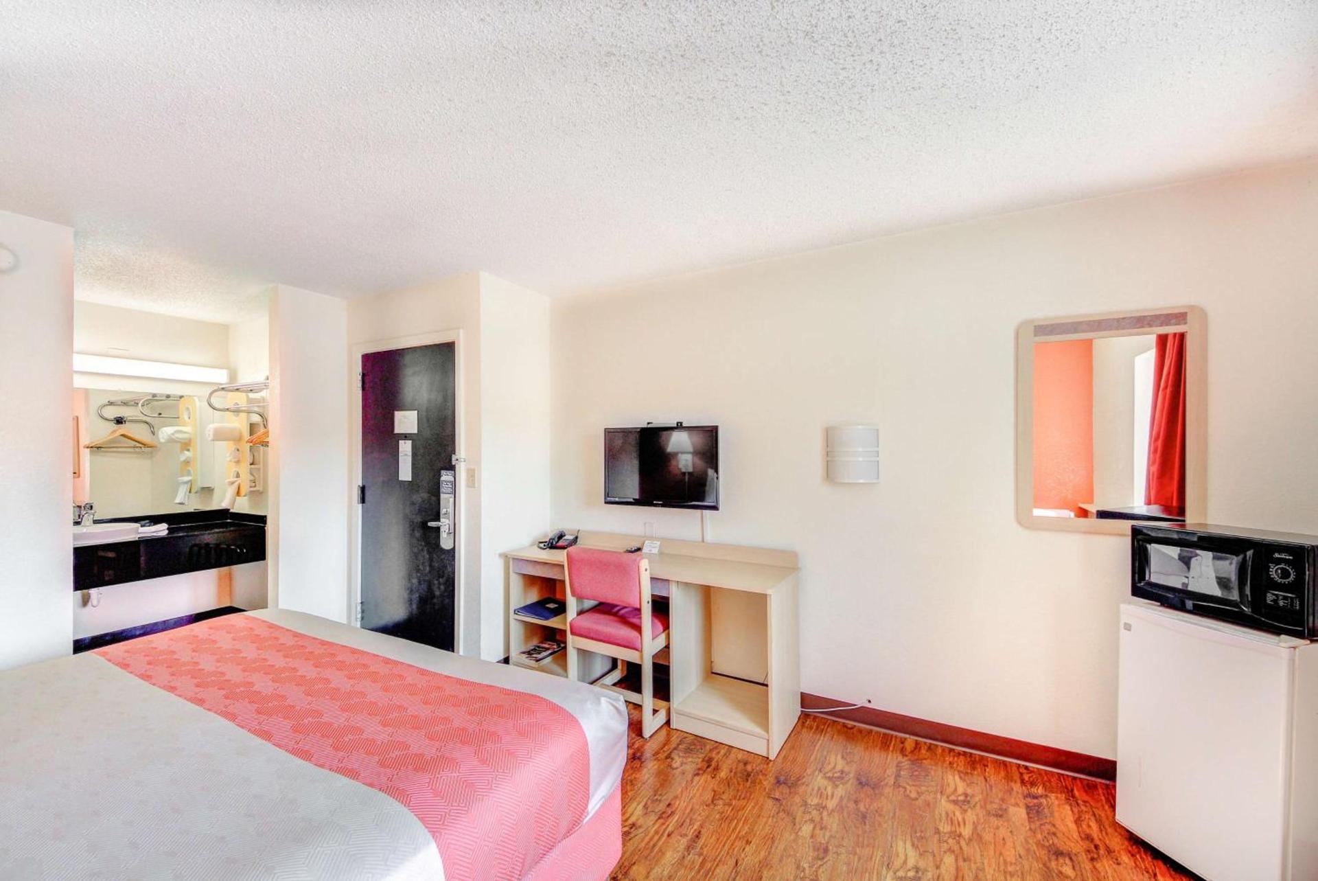 Motel 6-Wichita, KS photo 6