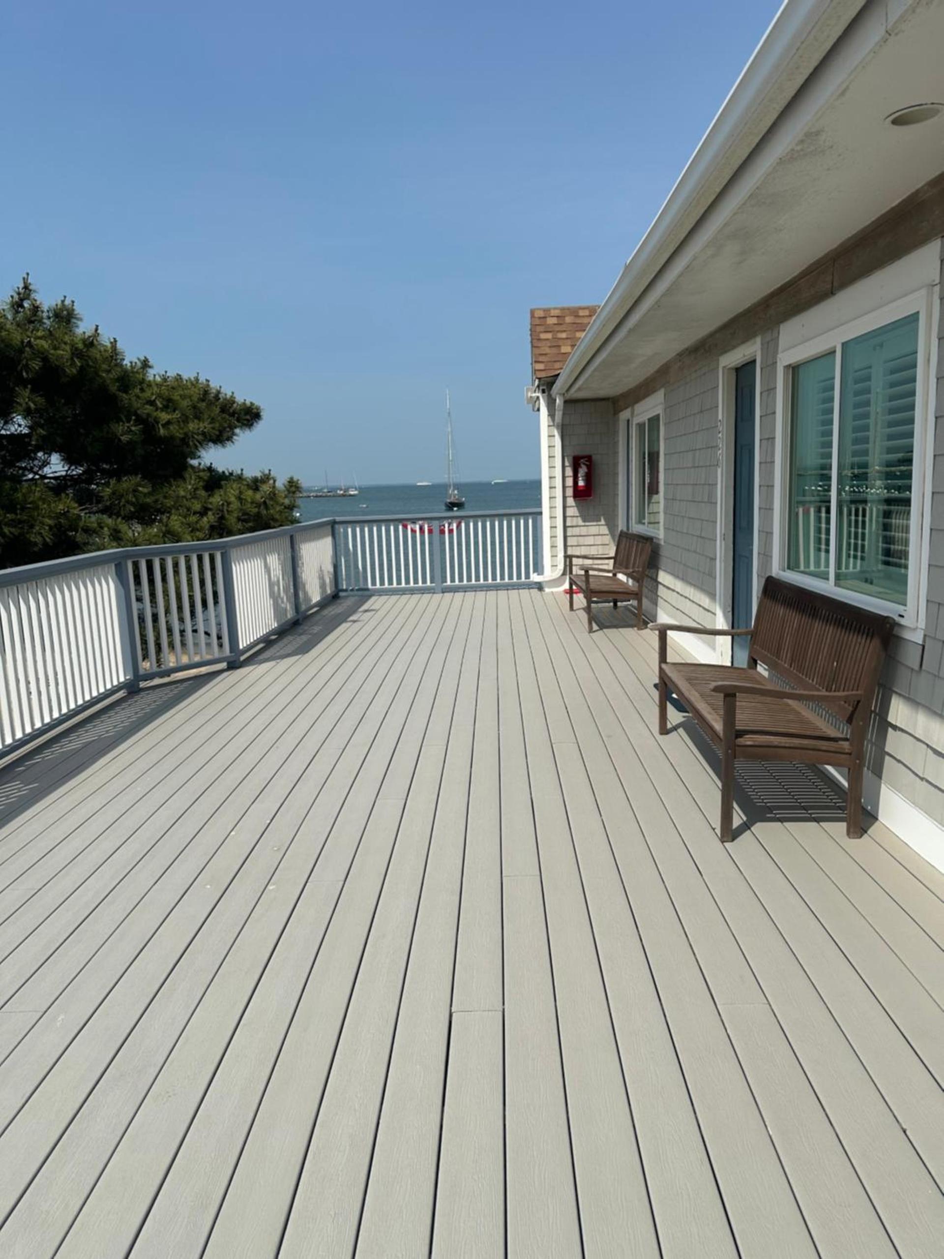 Vineyard Harbor Motel photo 2