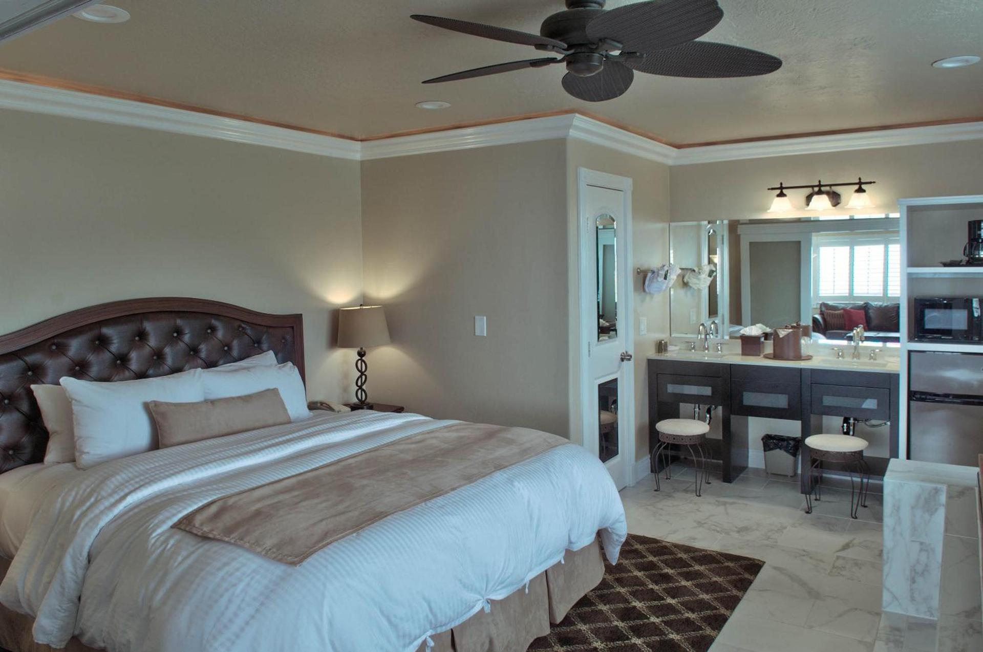 Lovers Point Inn photo 13