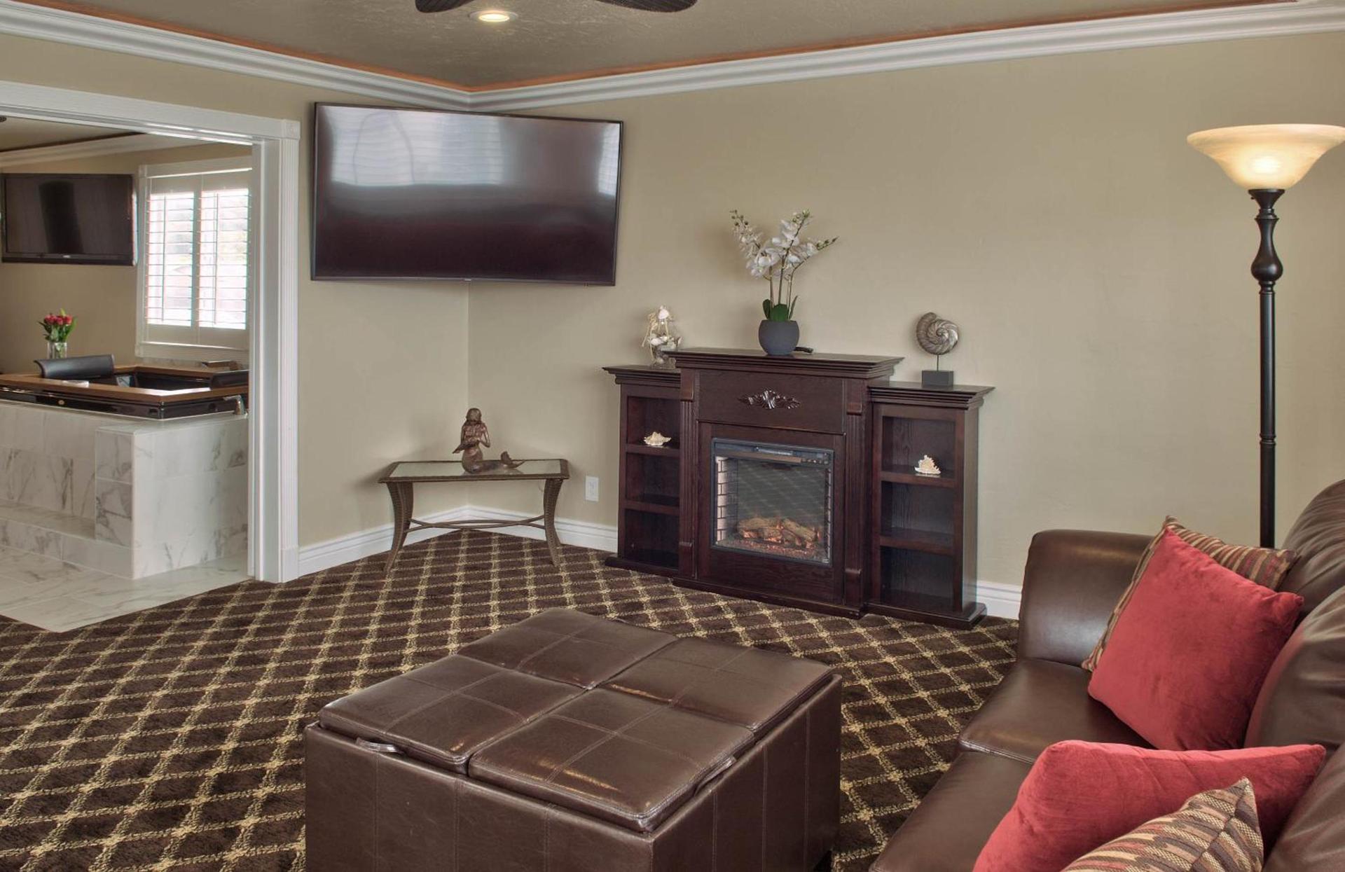 Lovers Point Inn photo 17