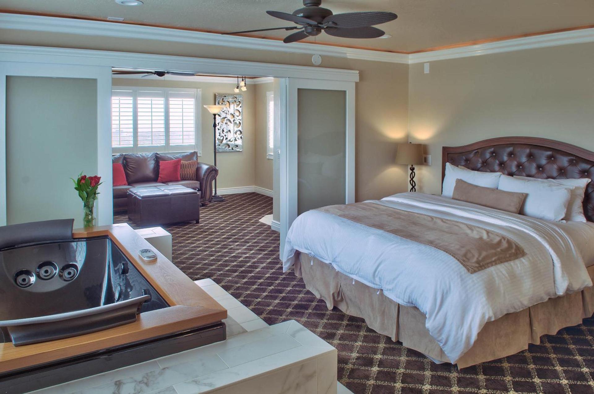 Lovers Point Inn photo 12