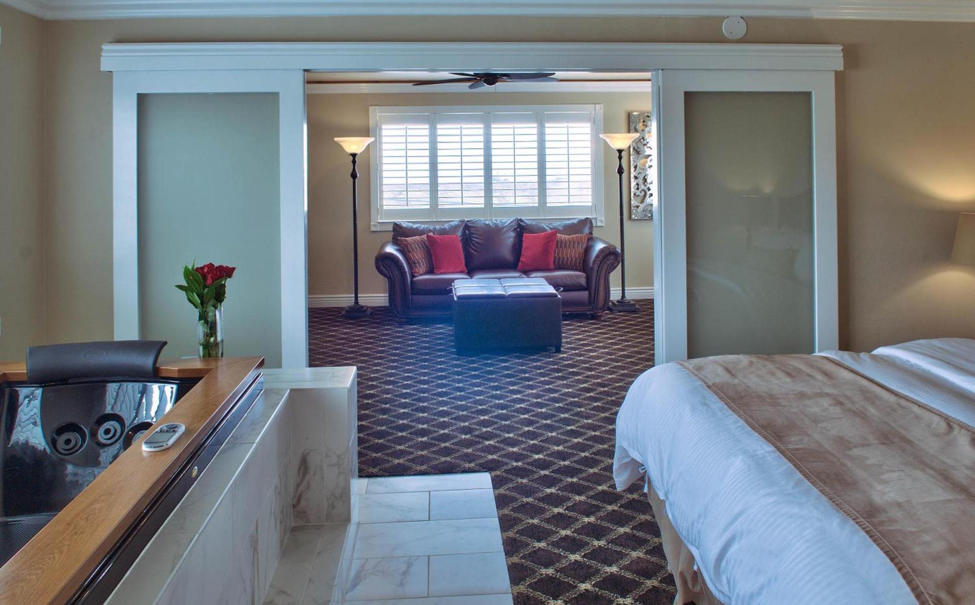 Lovers Point Inn photo 15