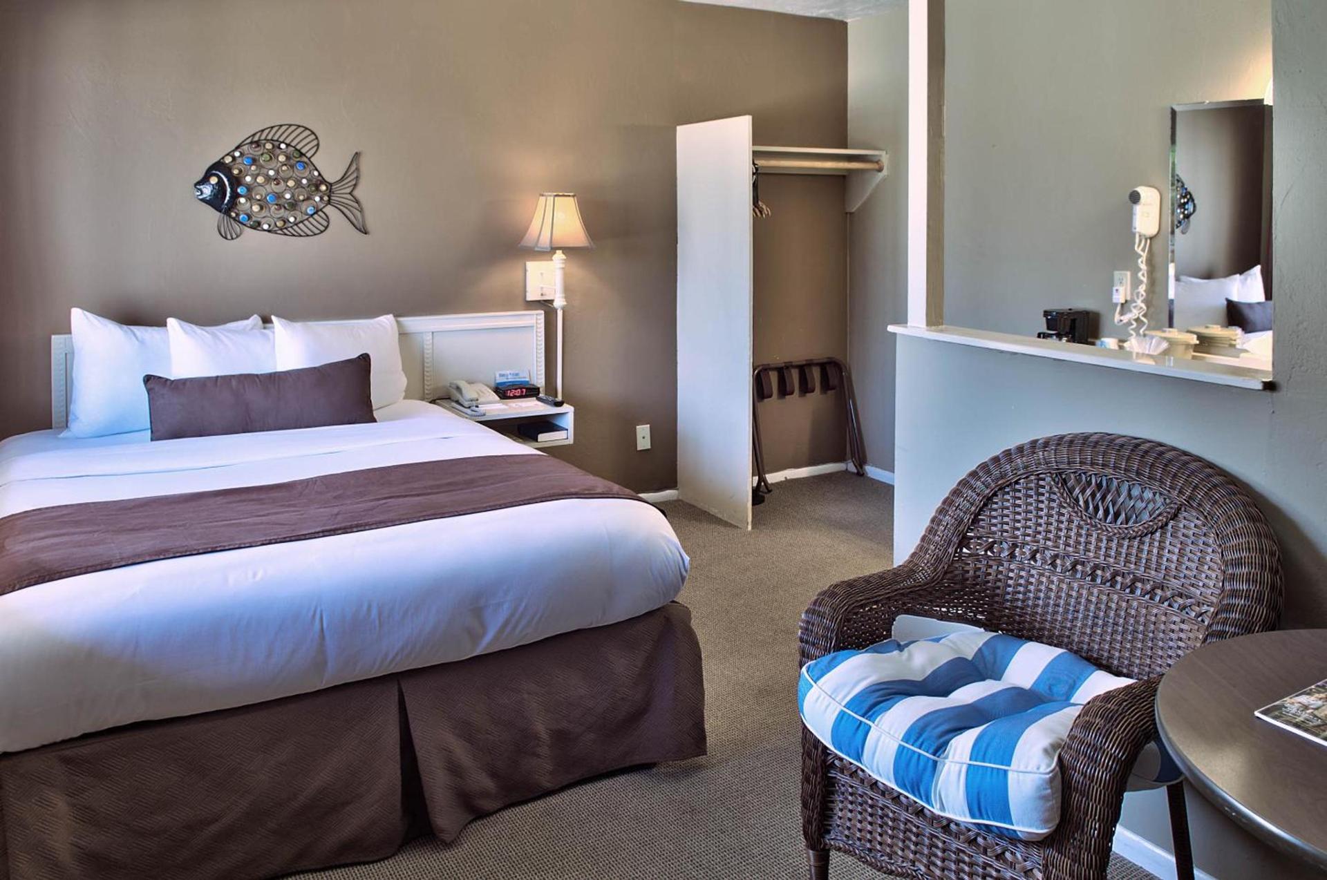 Lovers Point Inn photo 8