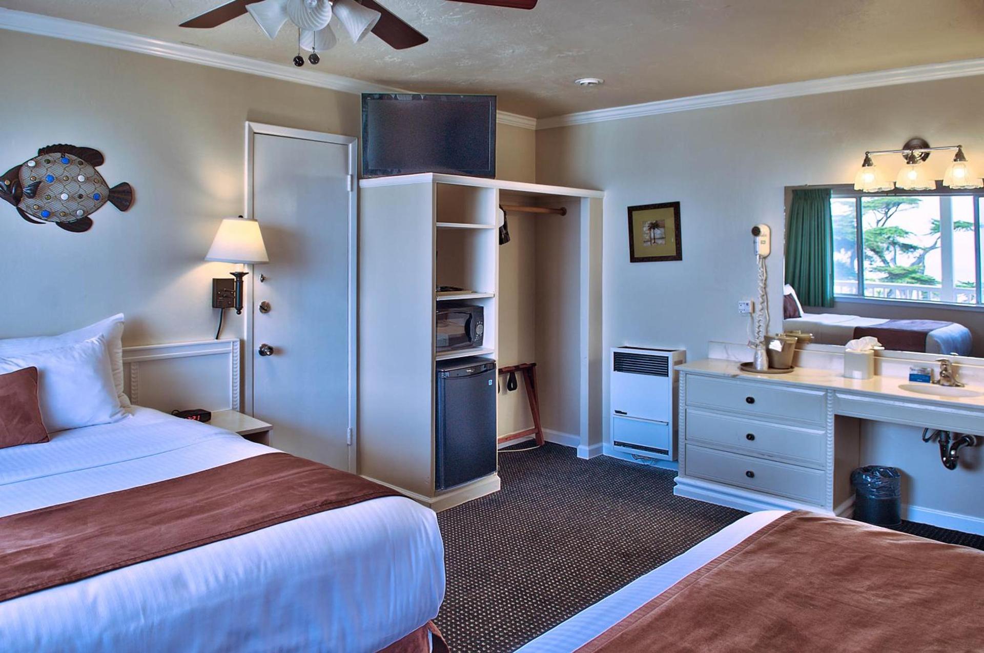 Lovers Point Inn photo 11