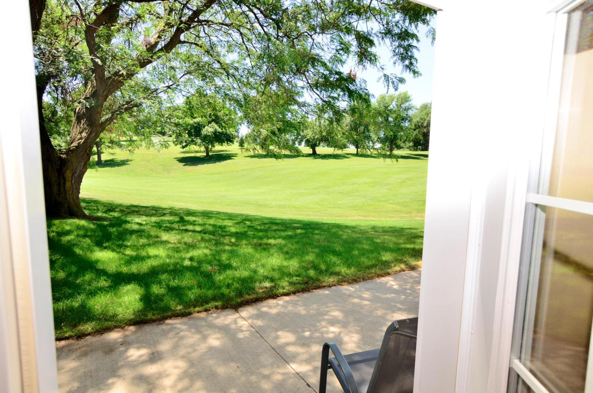 Cobblestone Inn & Suites - Denison | Majestic Hills photo 17