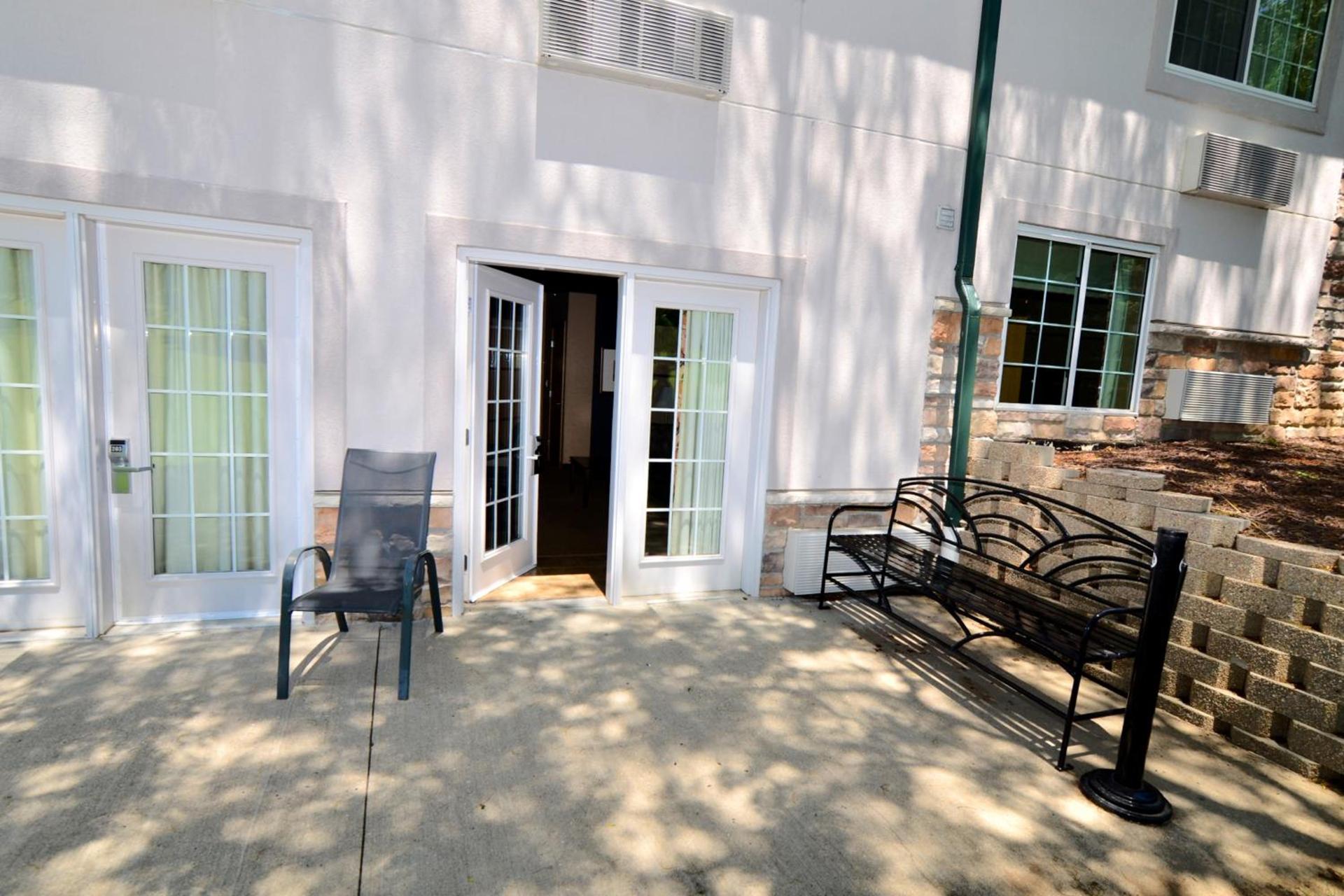 Cobblestone Inn & Suites - Denison | Majestic Hills photo 19