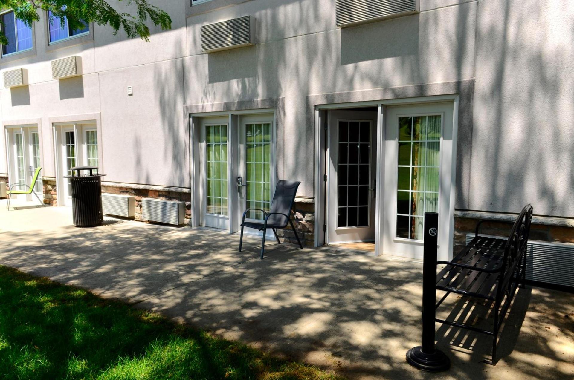 Cobblestone Inn & Suites - Denison | Majestic Hills photo 20