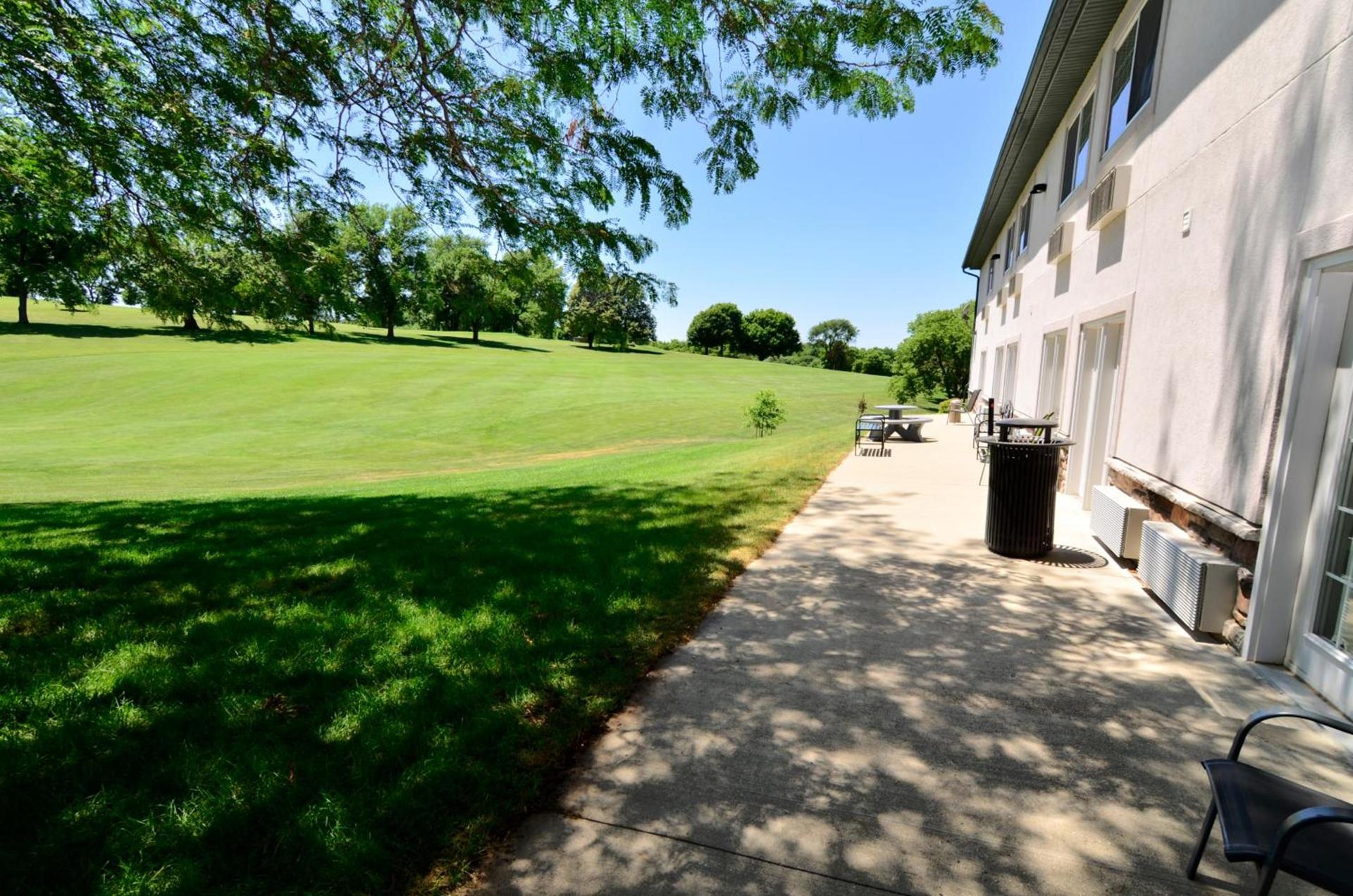 Cobblestone Inn & Suites - Denison | Majestic Hills photo 21