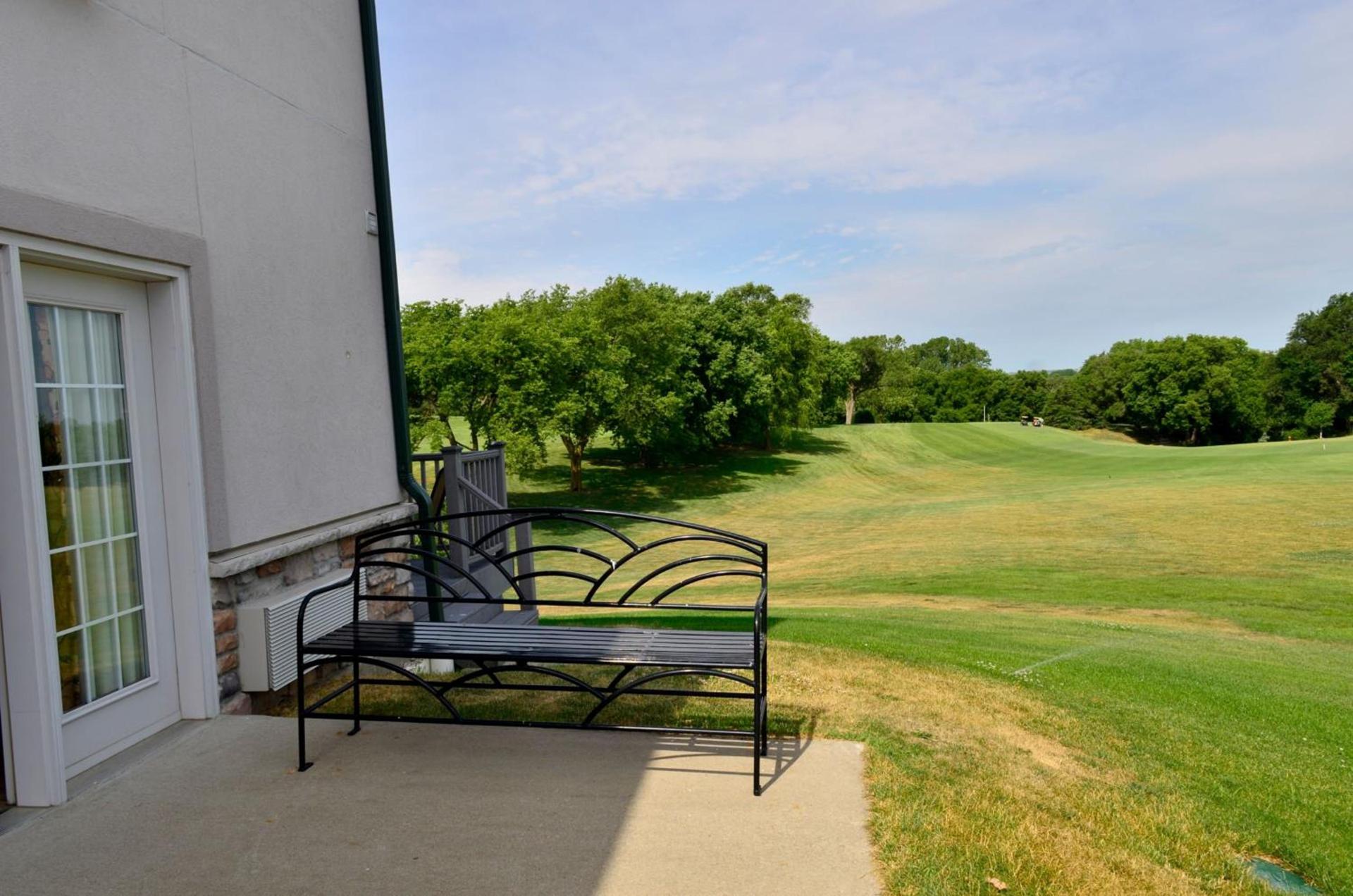 Cobblestone Inn & Suites - Denison | Majestic Hills photo 24