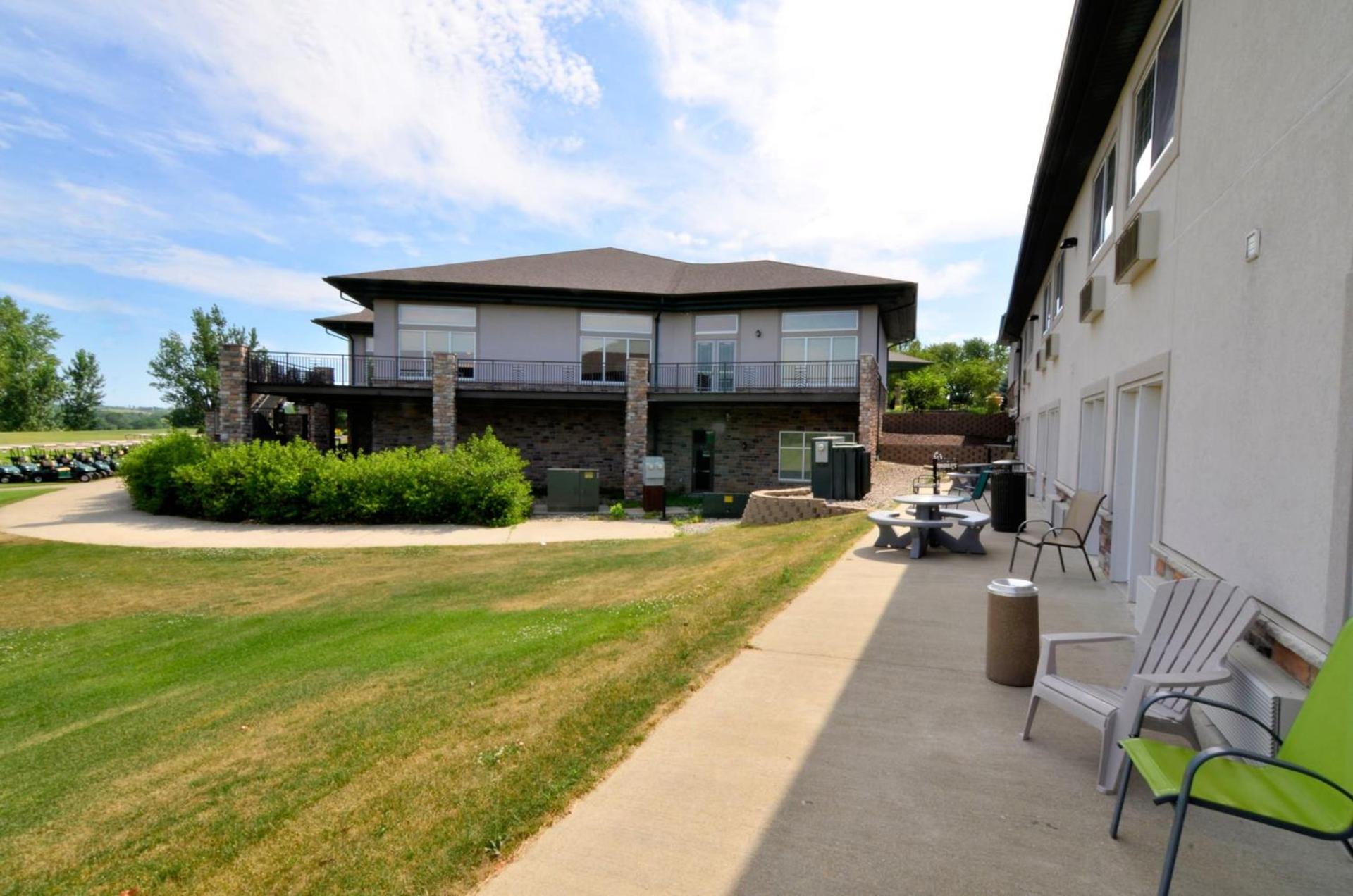 Cobblestone Inn & Suites - Denison | Majestic Hills photo 25