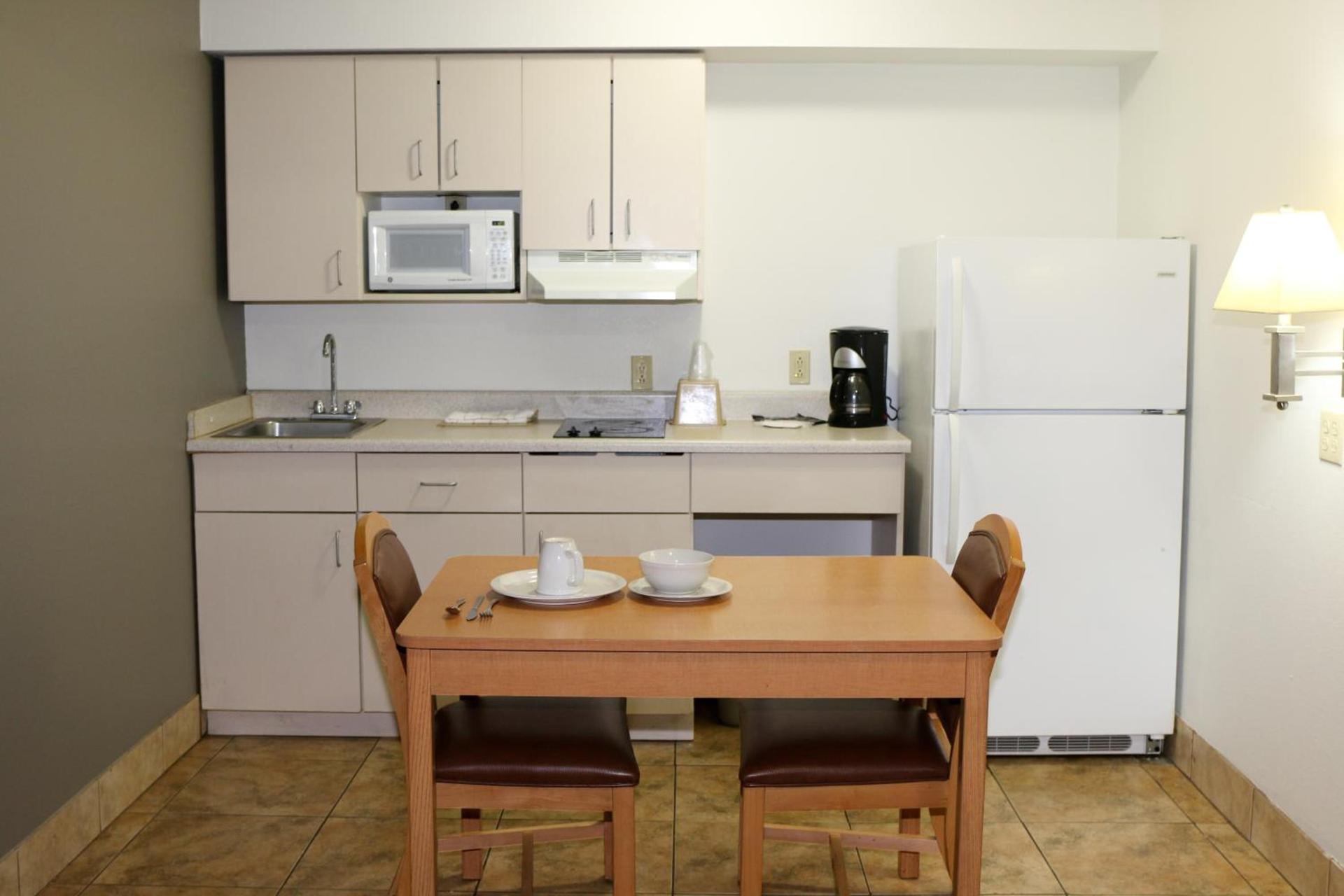Blue Bonnet Suites -Lubbock, TX - Medical Center photo 34