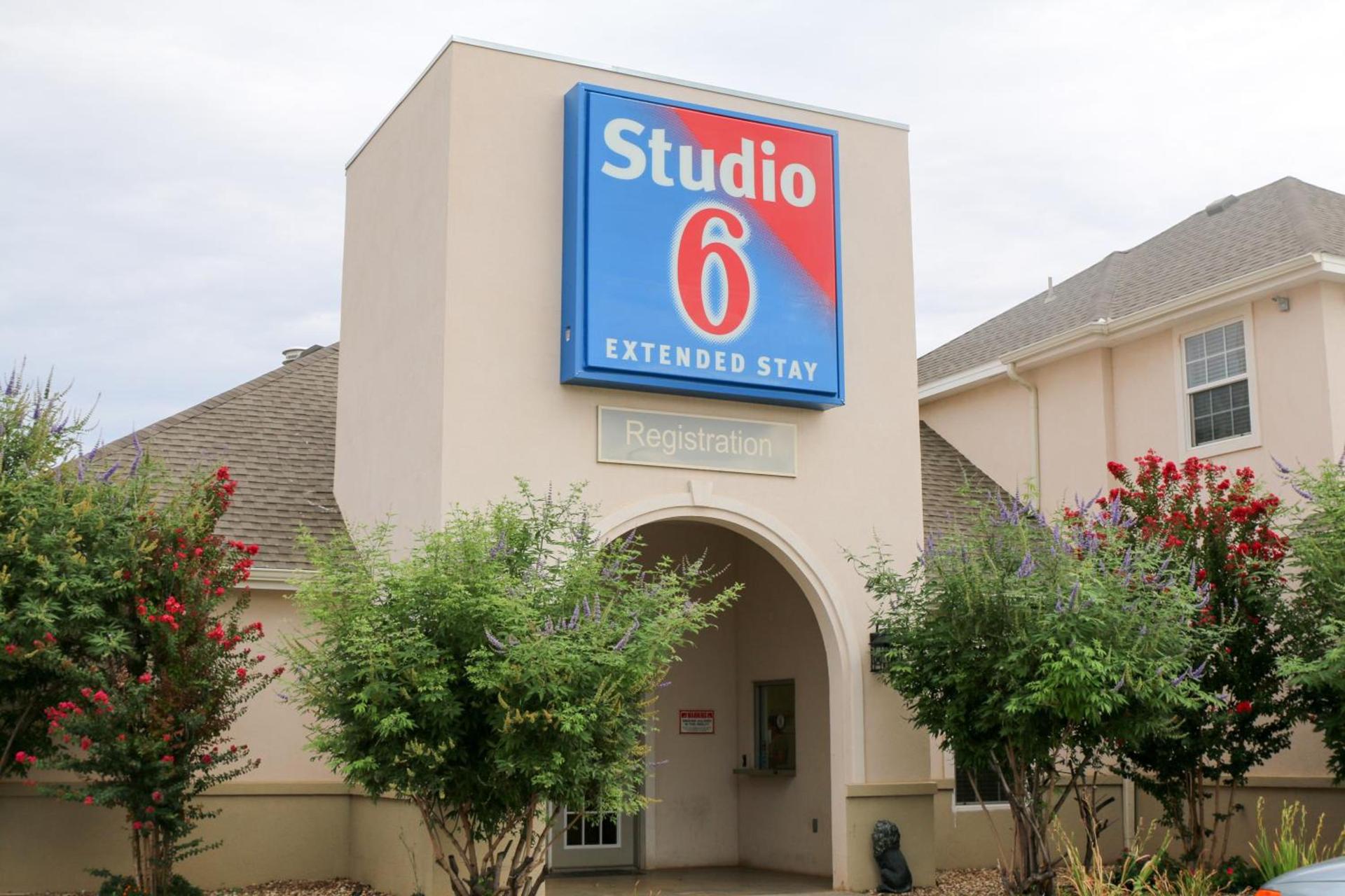 Blue Bonnet Suites -Lubbock, TX - Medical Center photo 31
