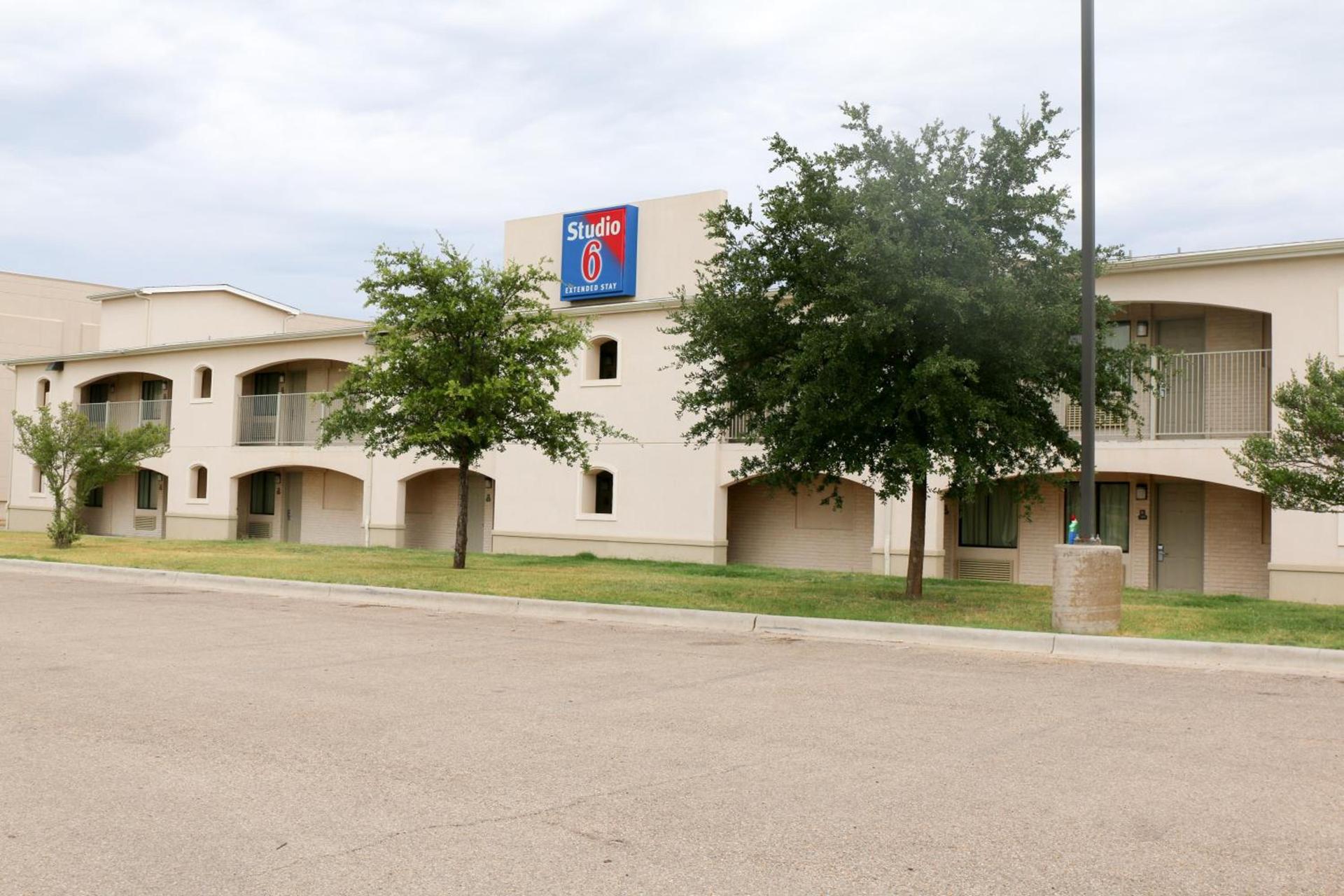 Blue Bonnet Suites -Lubbock, TX - Medical Center photo 32
