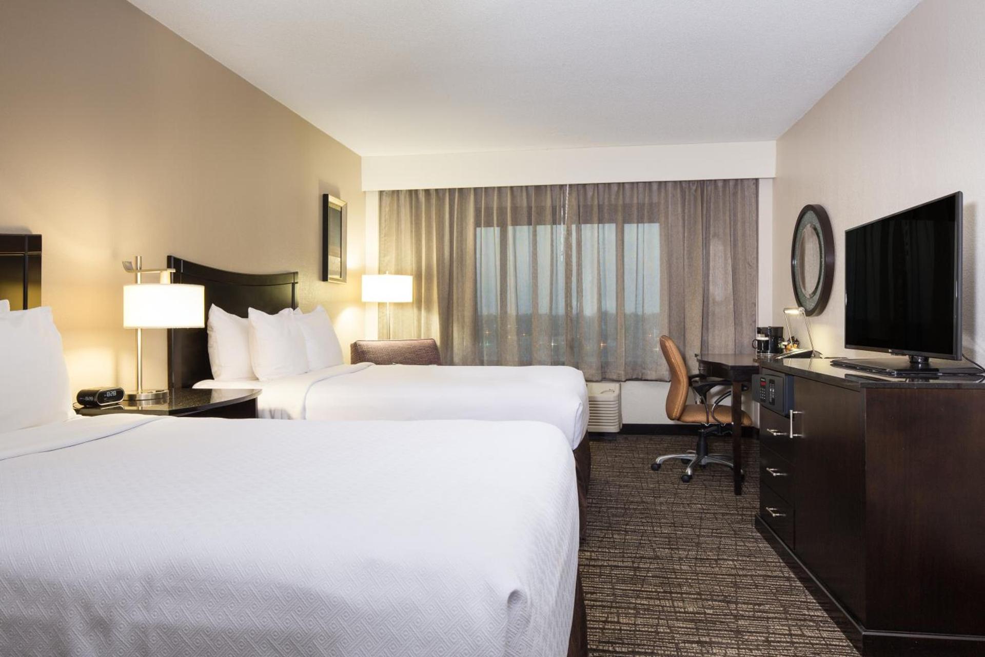 Crowne Plaza Memphis Downtown by IHG photo 8