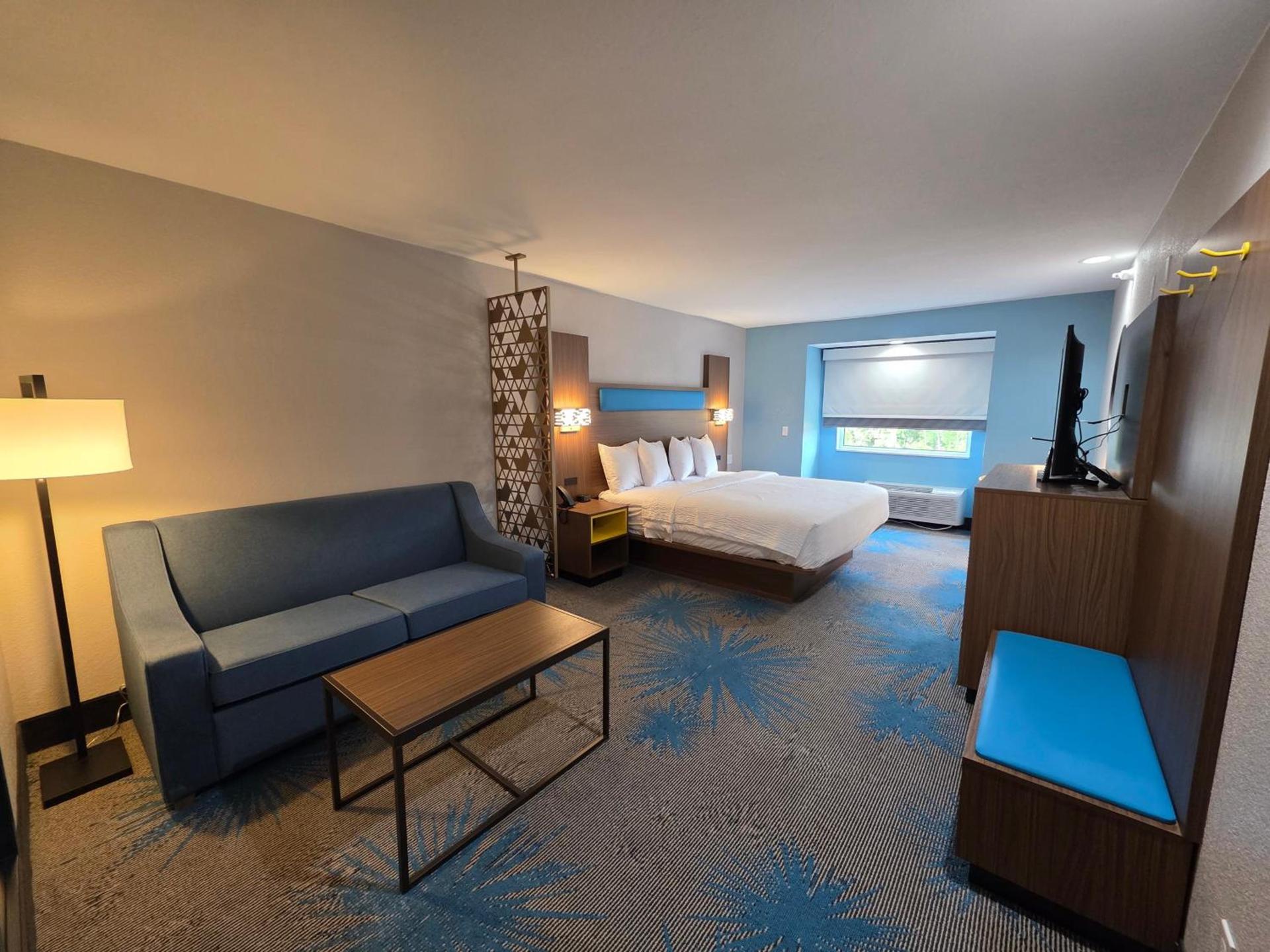 Days Inn & Suites by Wyndham Brandon Amphitheater photo 48
