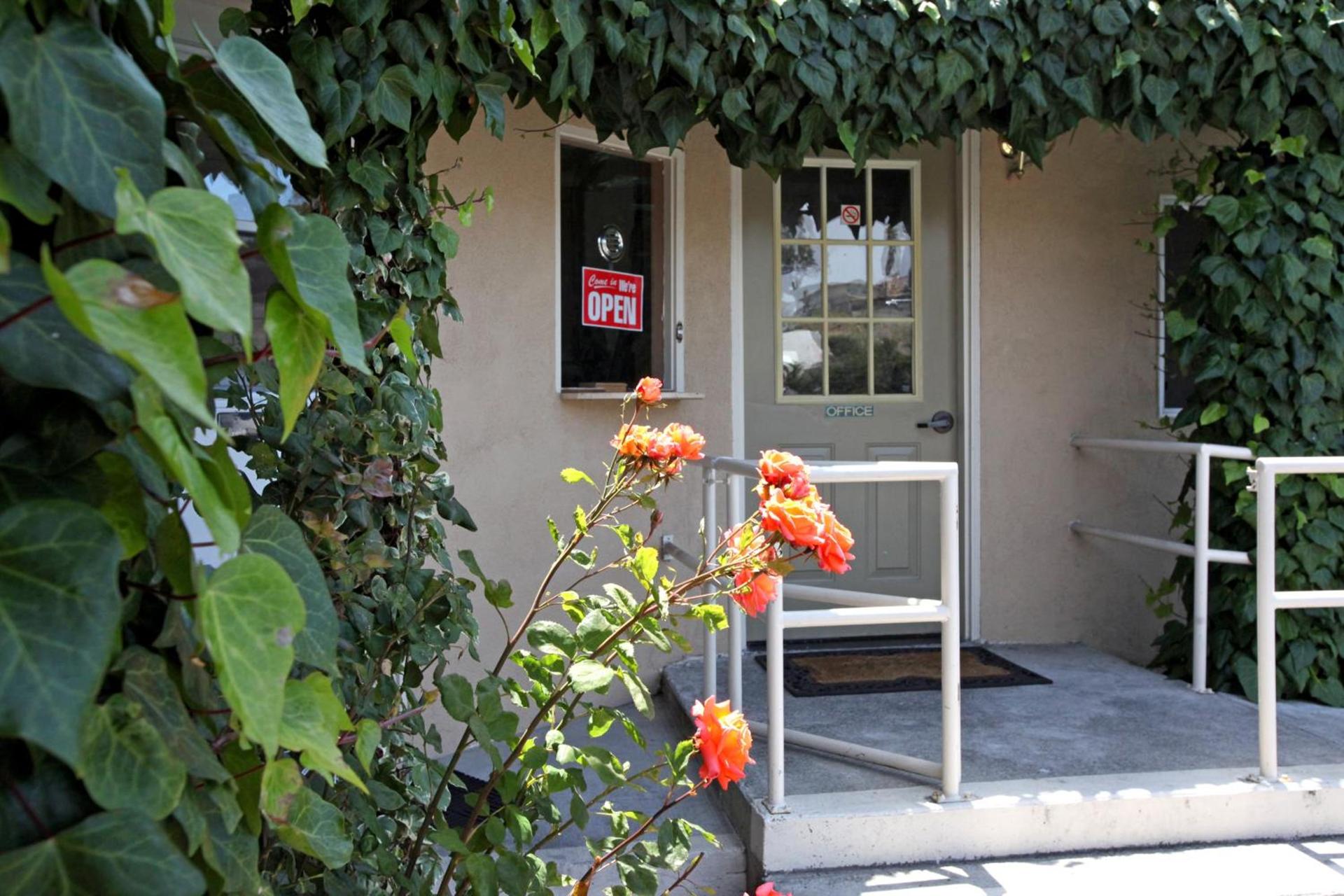 Monterey Oceanside Inn photo 9
