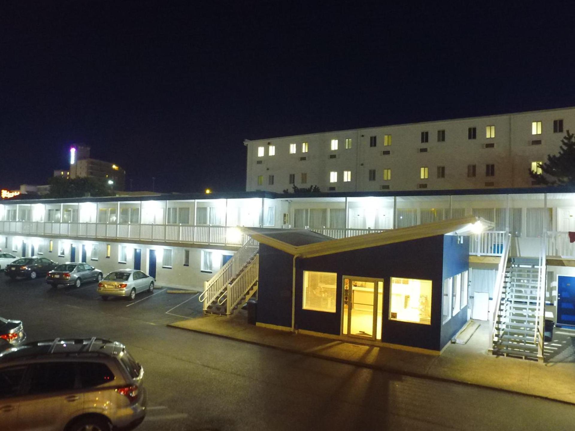 Cabana Motel photo 28