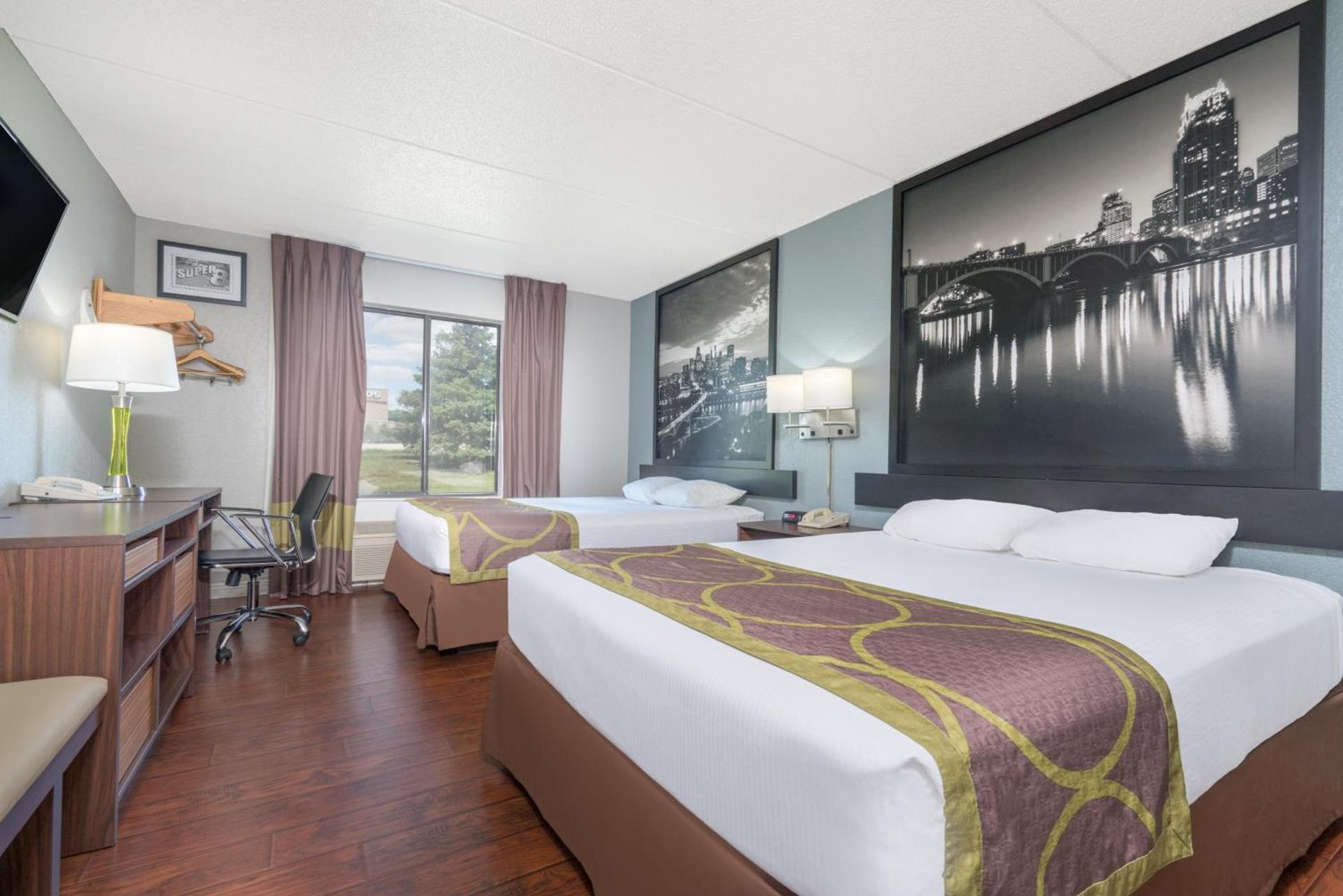 Super 8 by Wyndham Bloomington/Airport photo 37