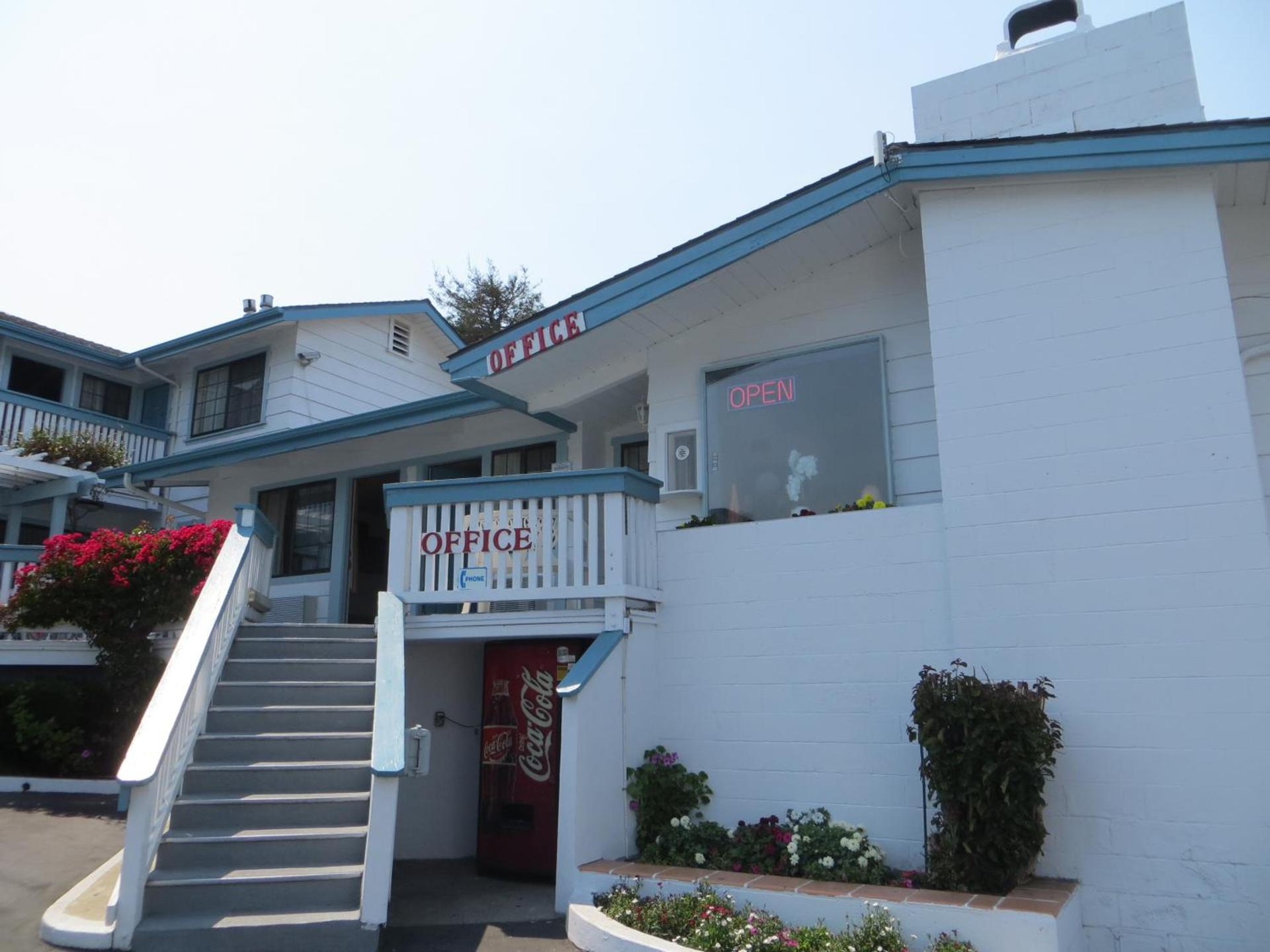 Arbor Inn Monterey photo 19