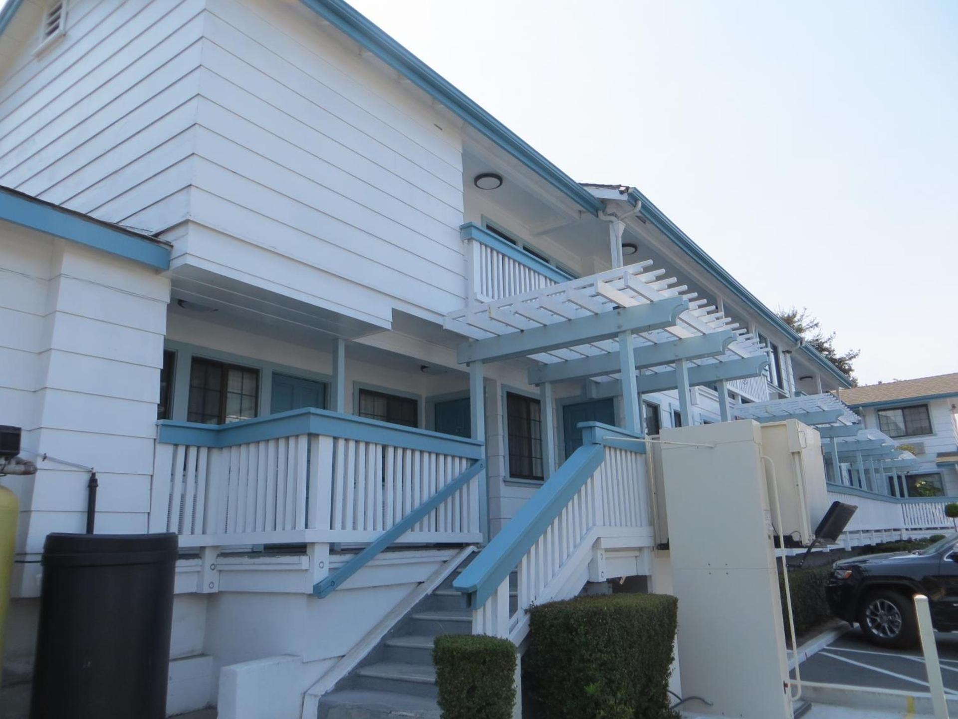 Arbor Inn Monterey photo 22