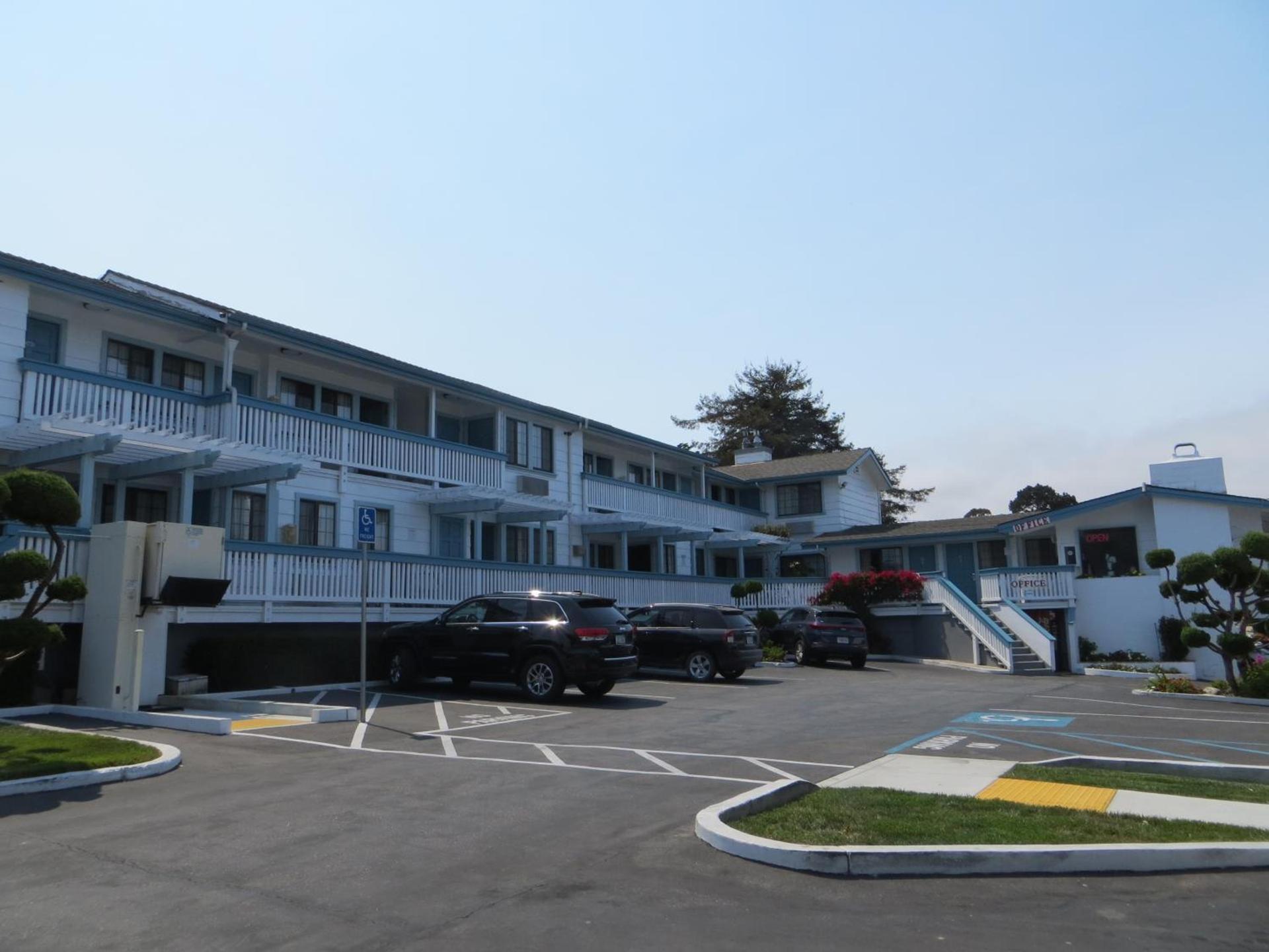 Arbor Inn Monterey photo 23