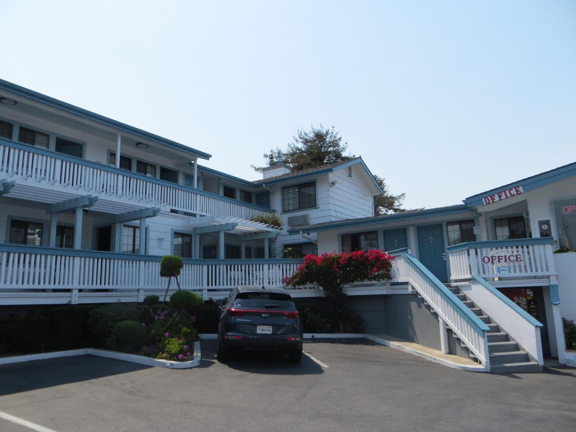 Arbor Inn Monterey photo 24