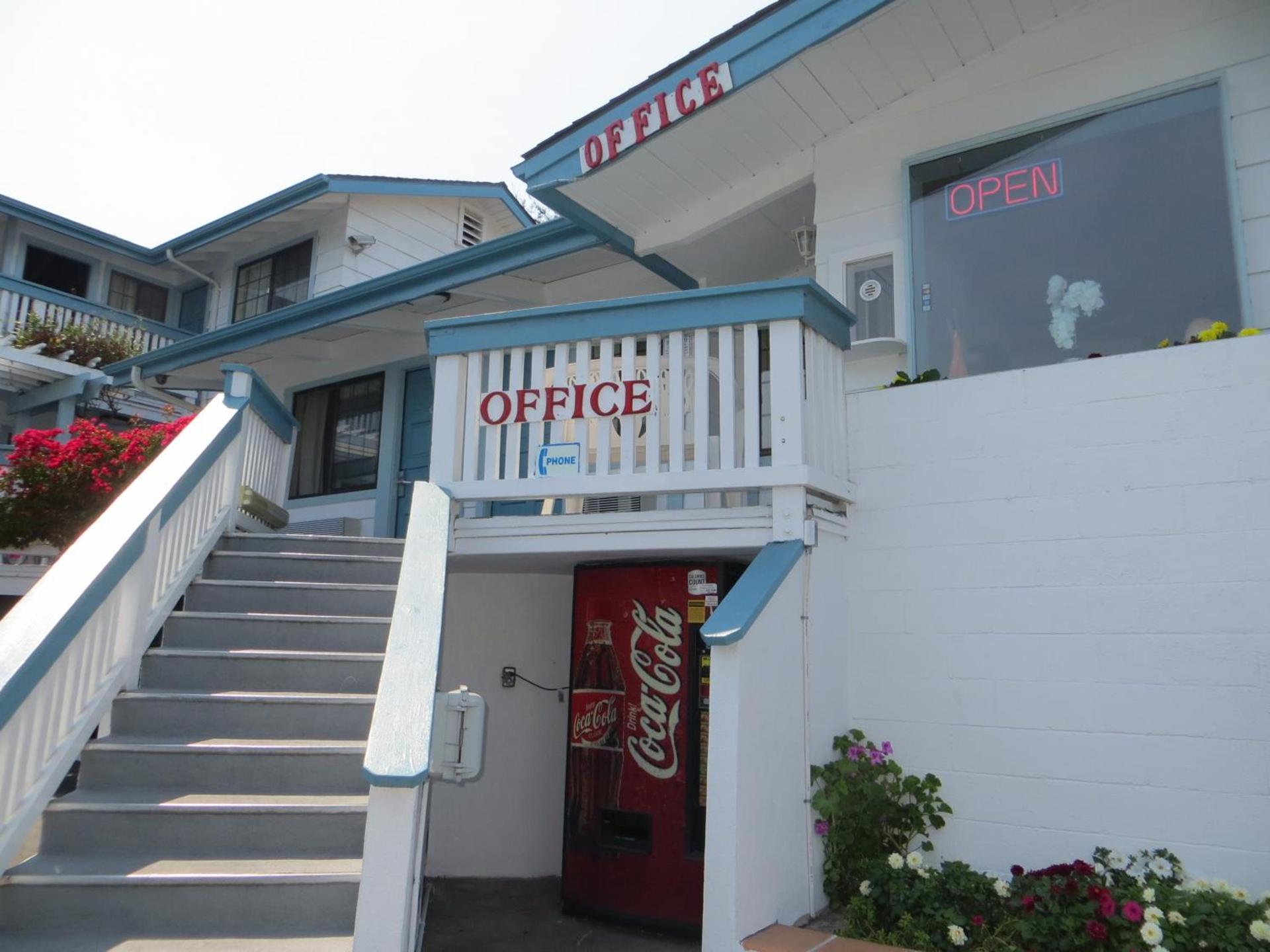Arbor Inn Monterey photo 25