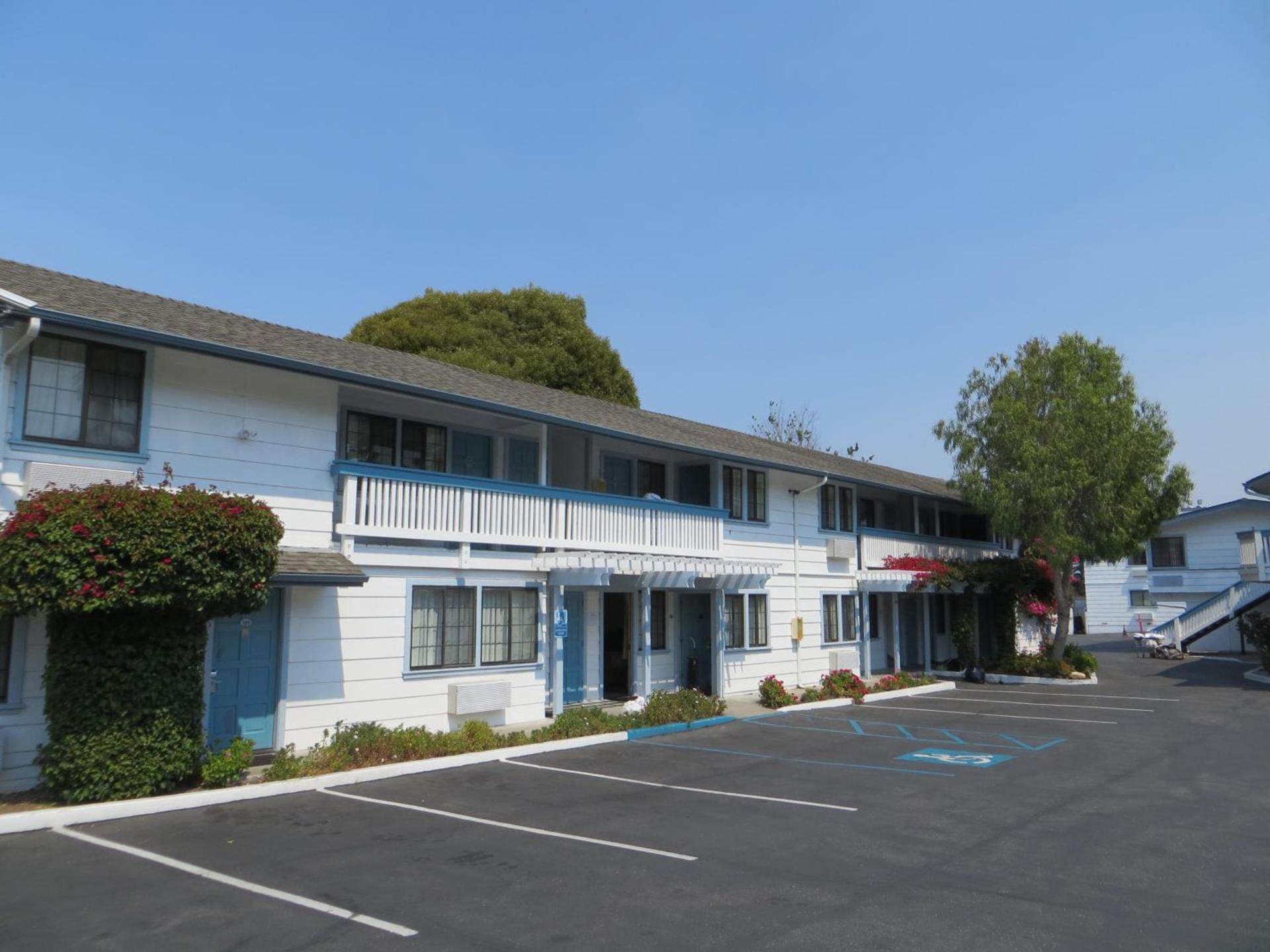 Arbor Inn Monterey photo 28