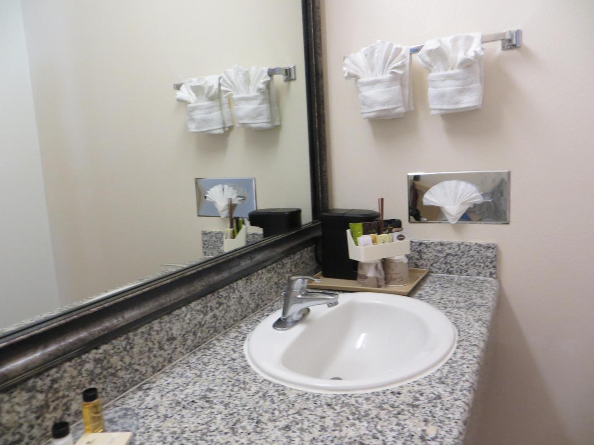 Arbor Inn Monterey photo 34