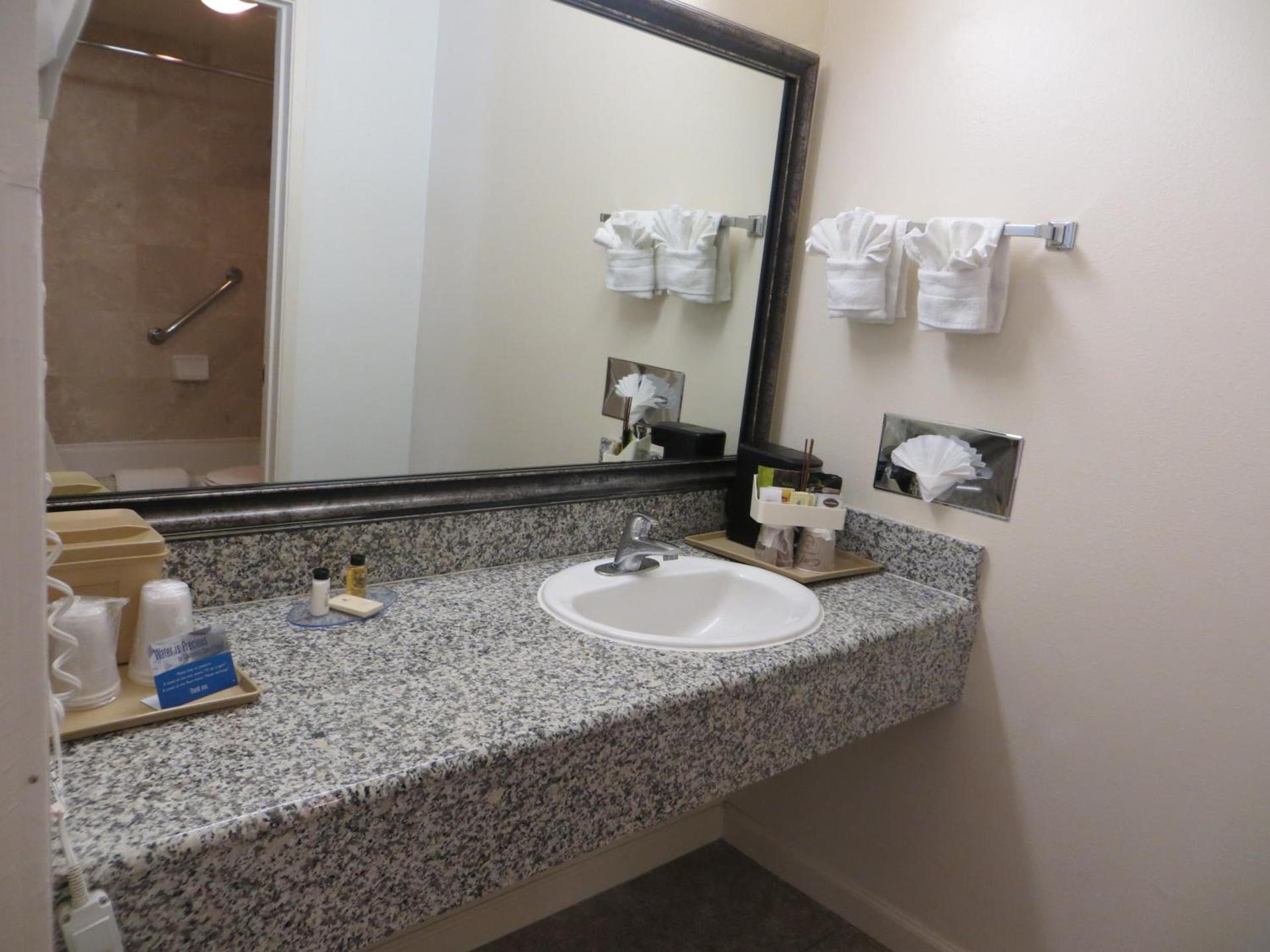 Arbor Inn Monterey photo 35