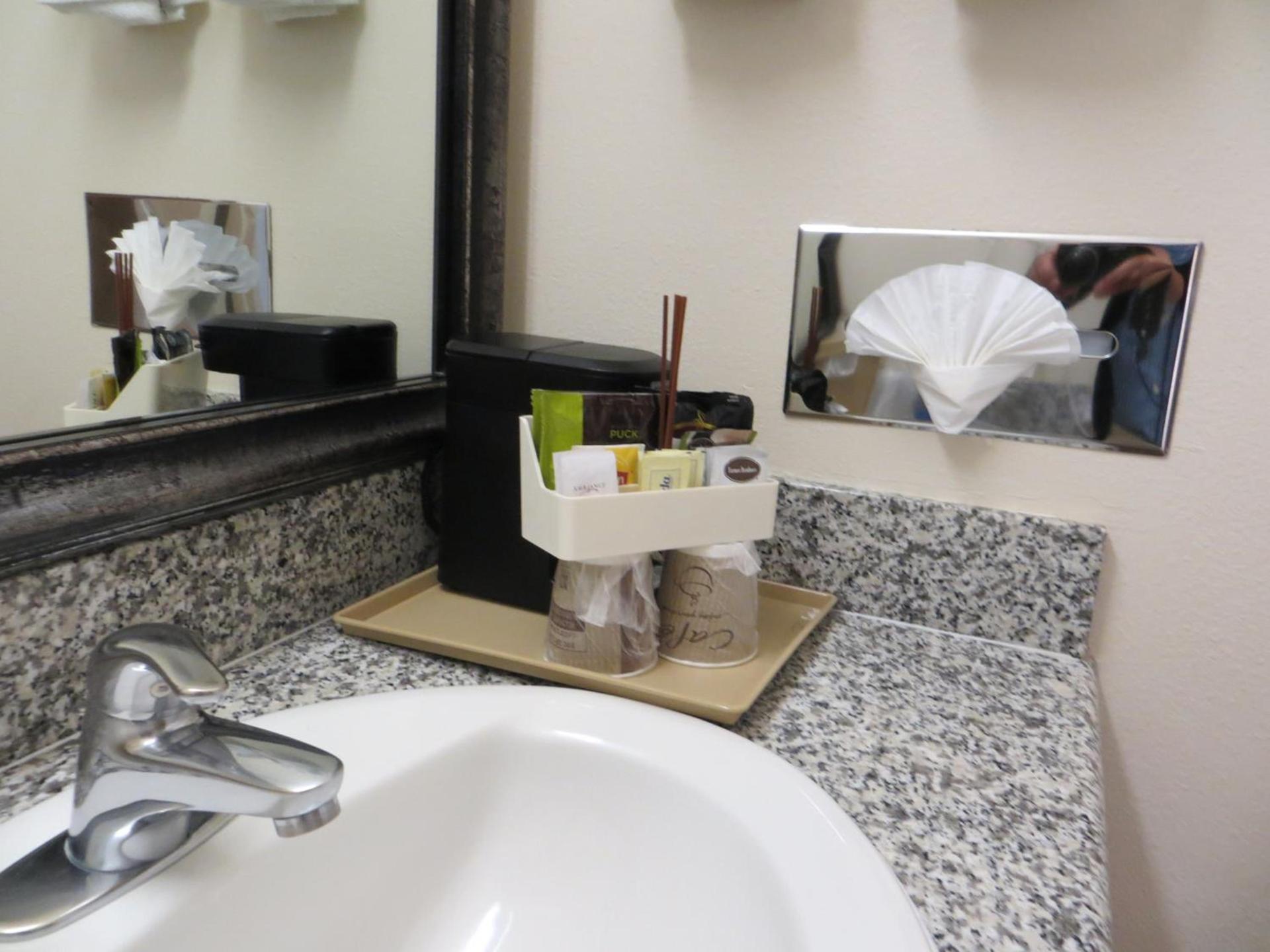 Arbor Inn Monterey photo 36