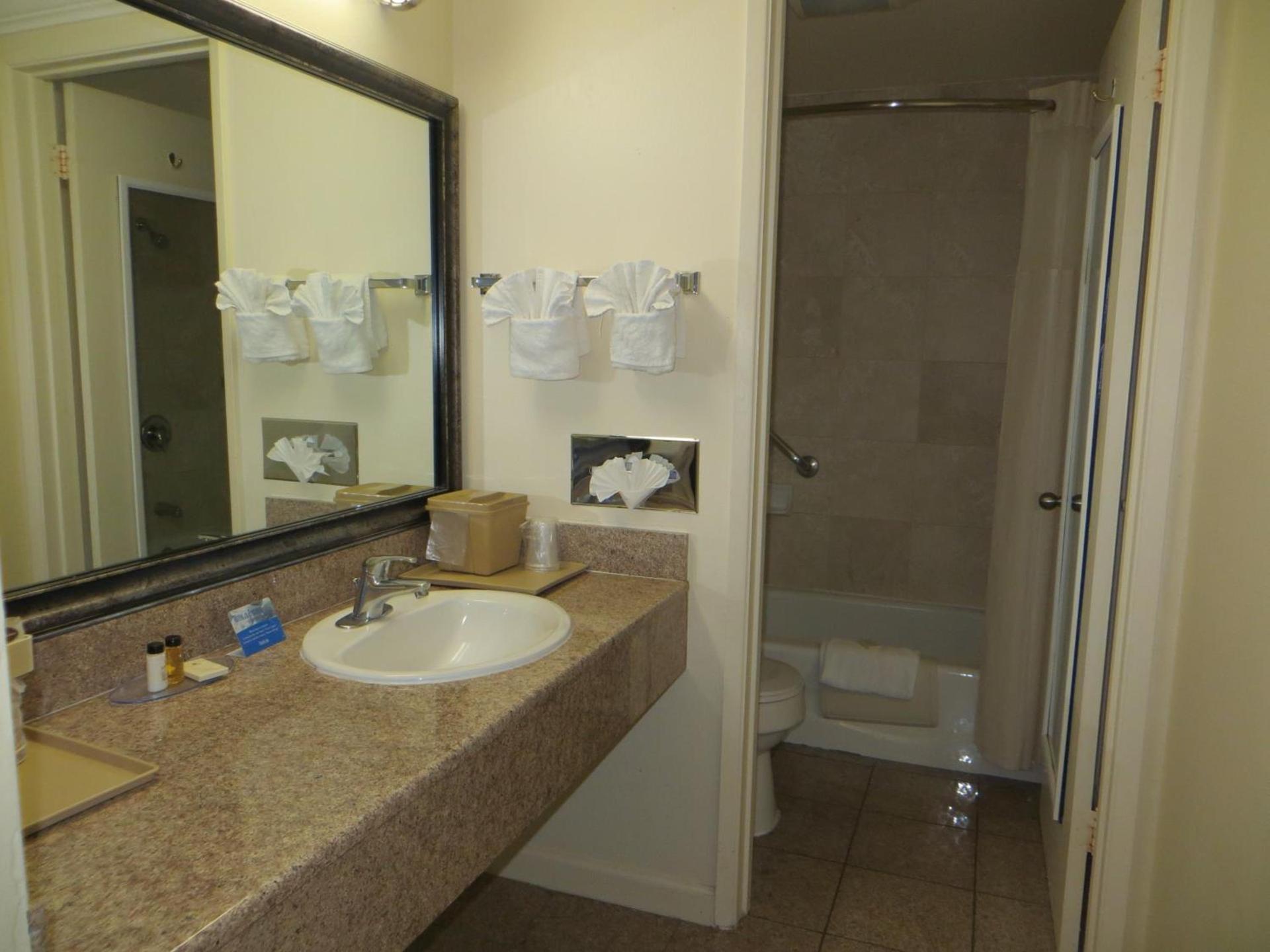 Arbor Inn Monterey photo 38