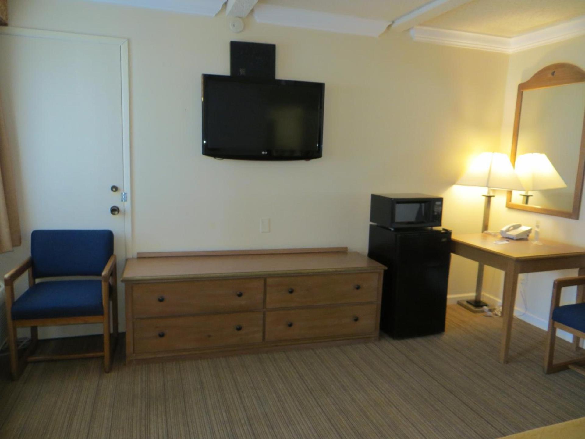 Arbor Inn Monterey photo 40