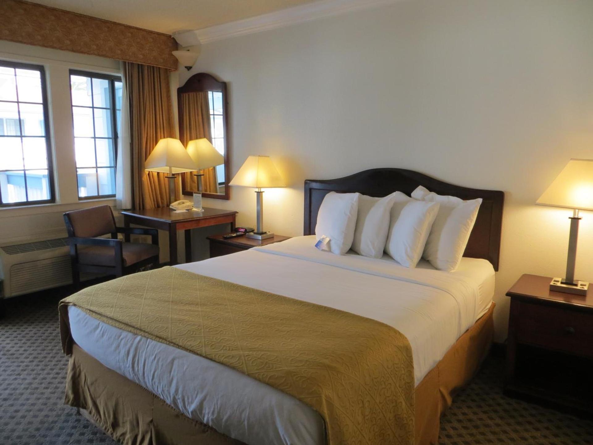 Arbor Inn Monterey photo 43