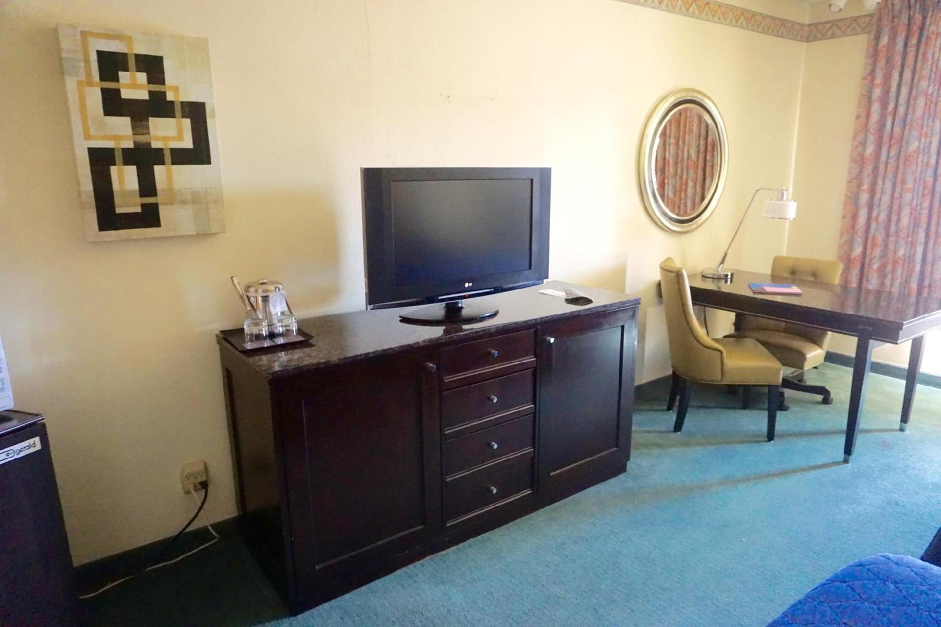 Red Roof Inn Ridgecrest photo 26