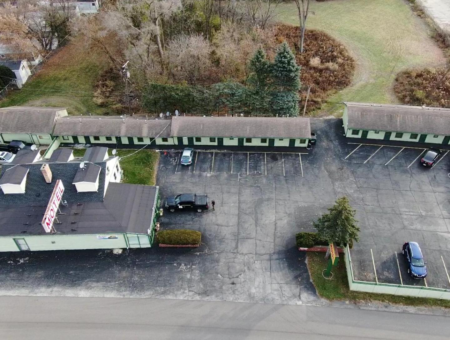 By The Way Motel Lake Bluff photo 13