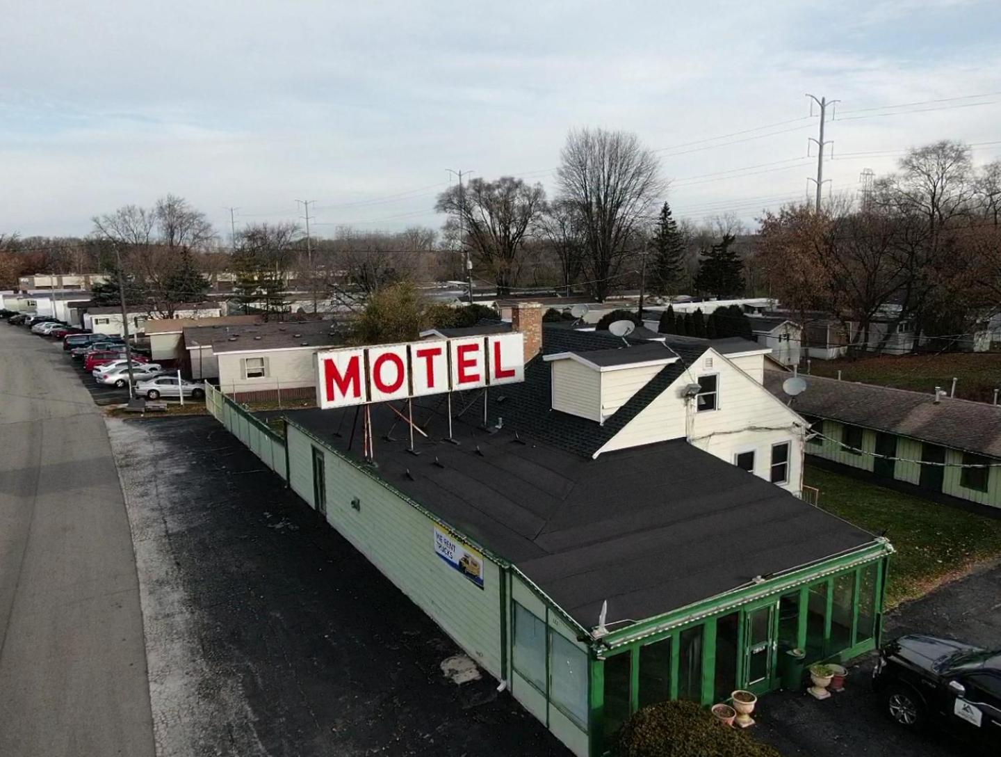 By The Way Motel Lake Bluff photo 11
