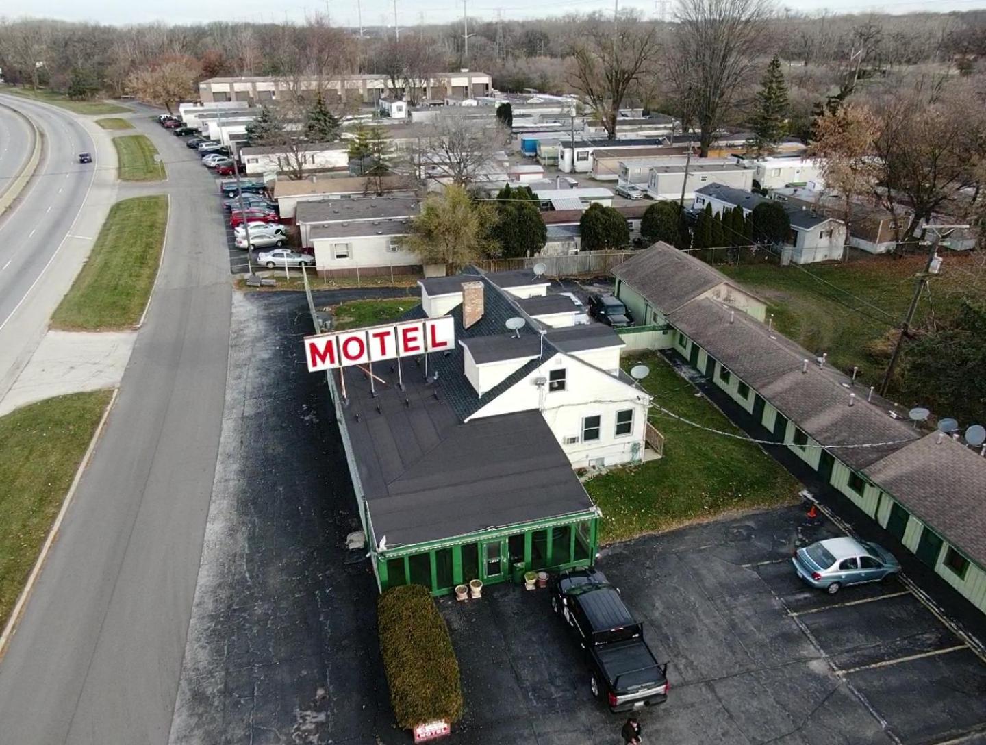 By The Way Motel Lake Bluff photo 10