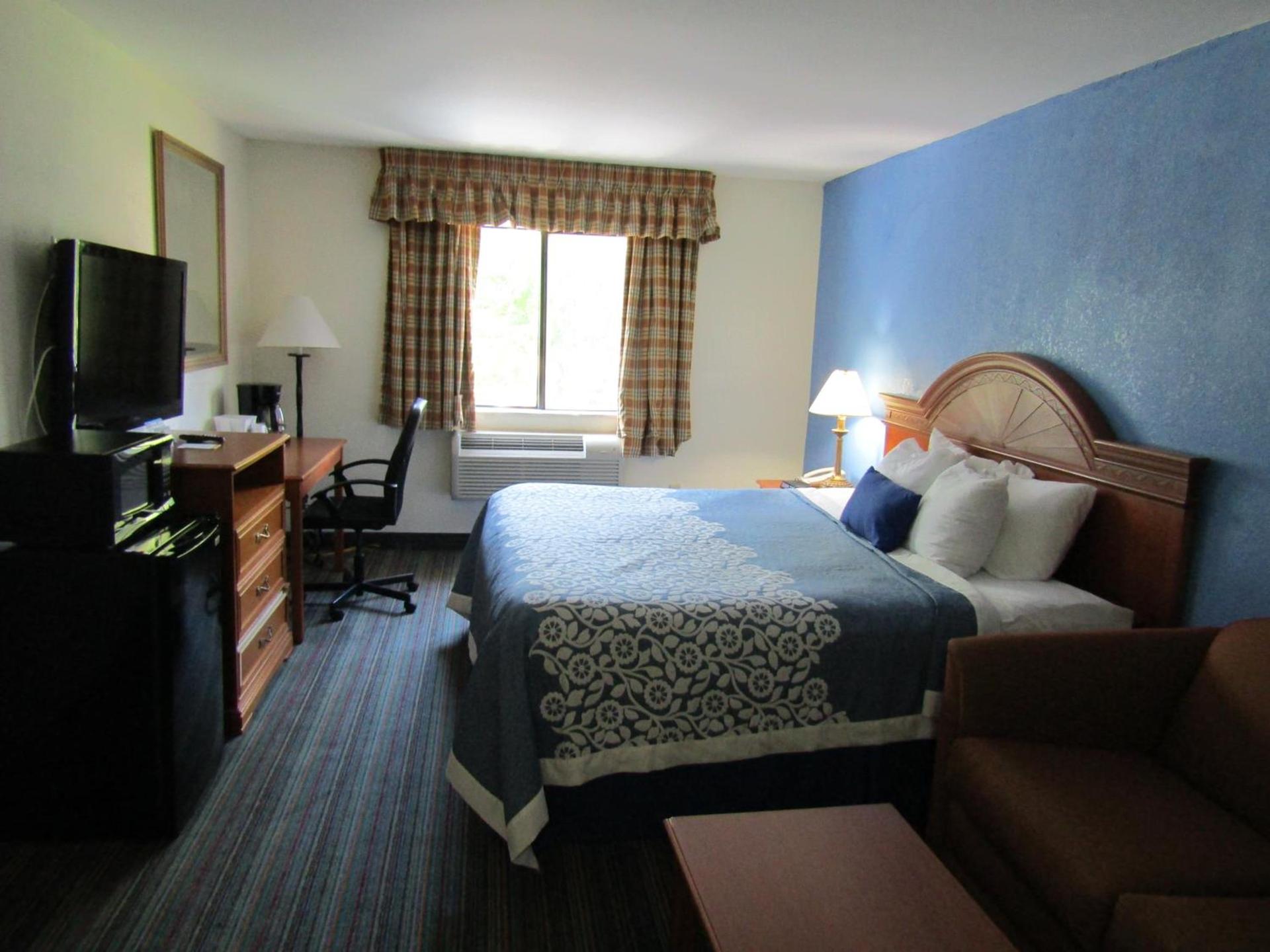 Days Inn by Wyndham Runnemede Philadelphia Area photo 39
