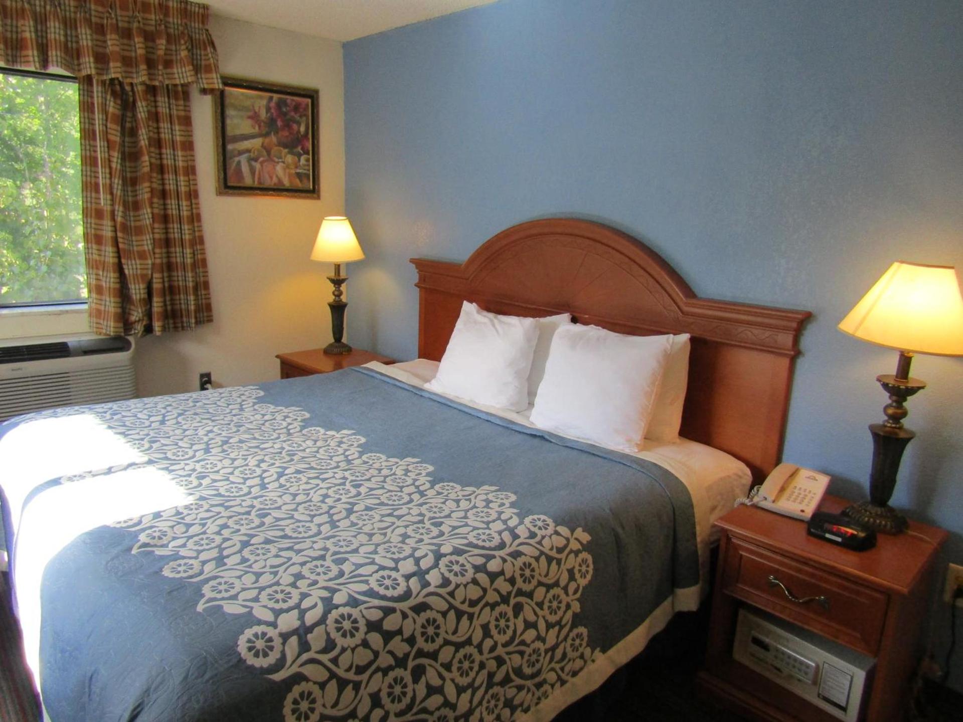 Days Inn by Wyndham Runnemede Philadelphia Area photo 40