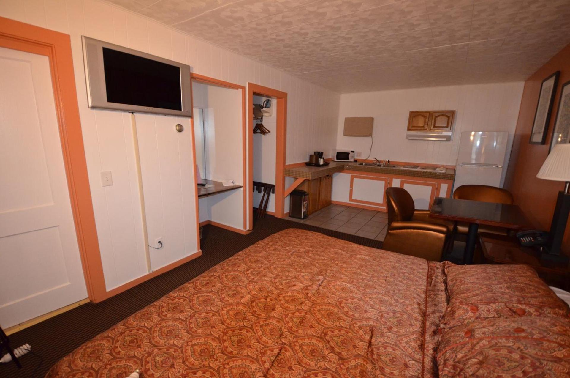 Williamstown Motel photo 40