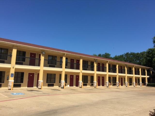 Executive Inn and Suites Longview photo 1
