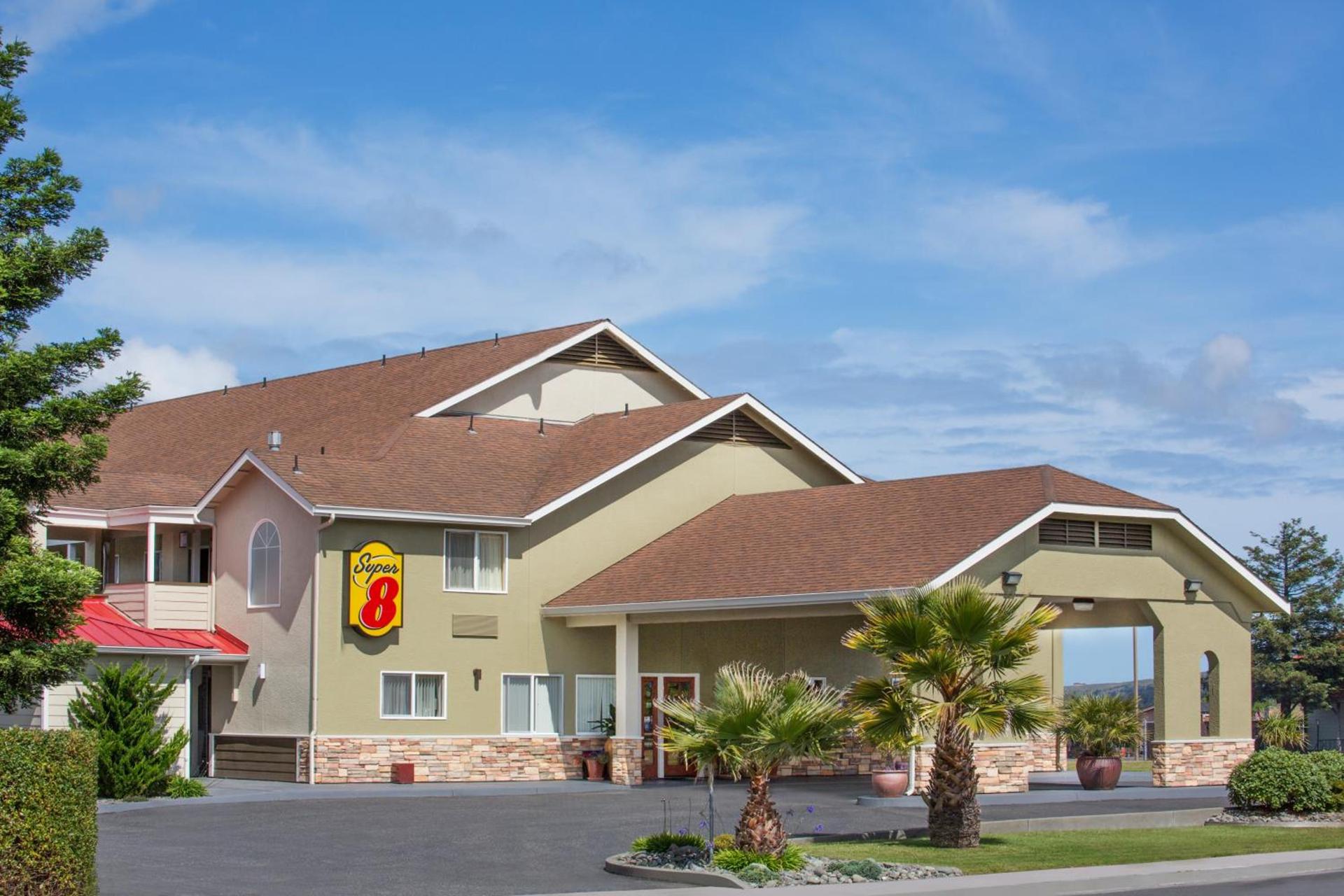 Super 8 by Wyndham Fortuna photo 23
